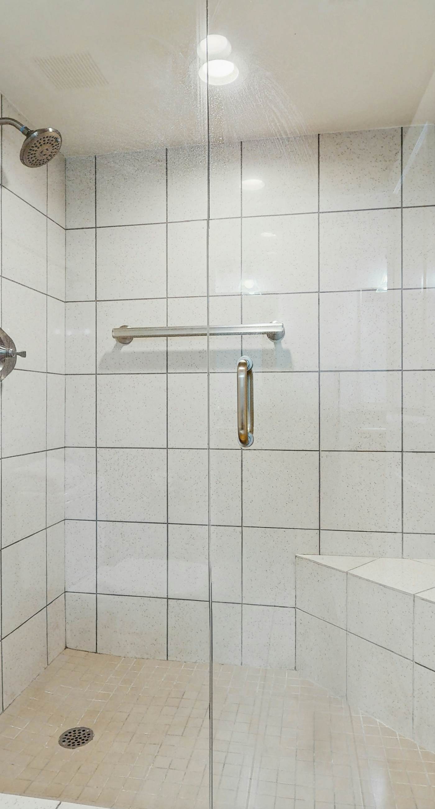 Gorgeous condo with lagoon pool, hot tub, beach access & pickleball court!