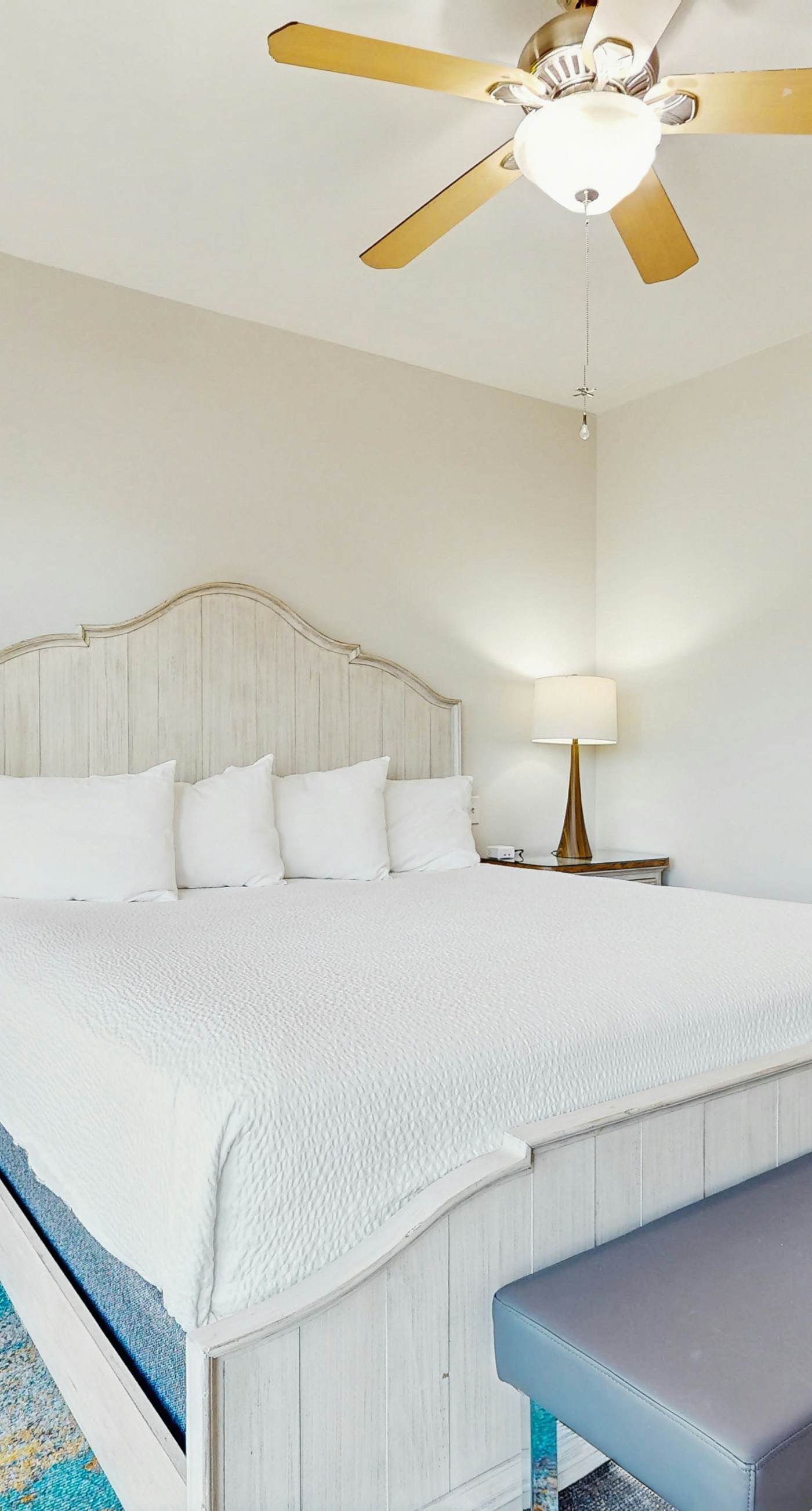 Gorgeous condo with lagoon pool, hot tub, beach access & pickleball court!