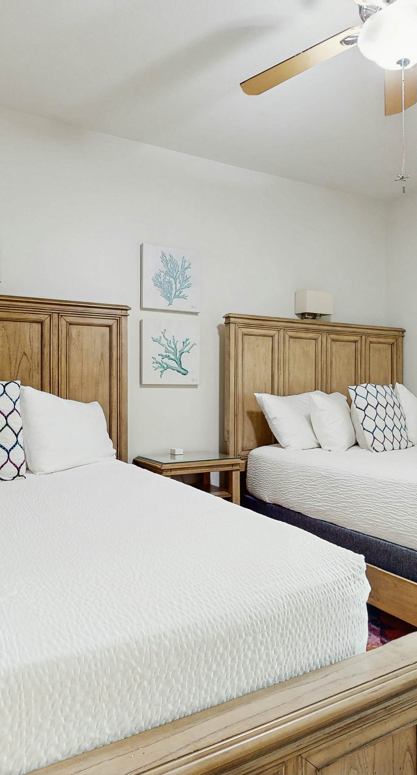 Gorgeous condo with lagoon pool, hot tub, beach access & pickleball court!