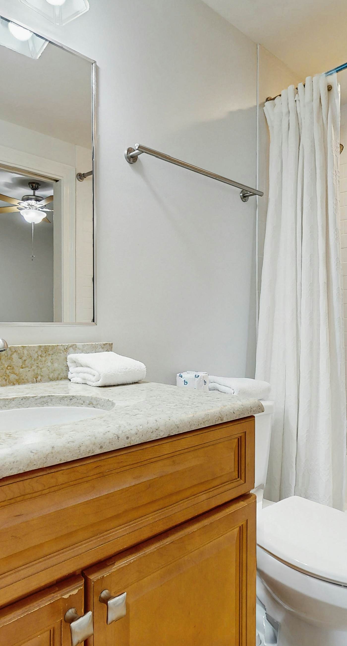 Gorgeous condo with lagoon pool, hot tub, beach access & pickleball court!