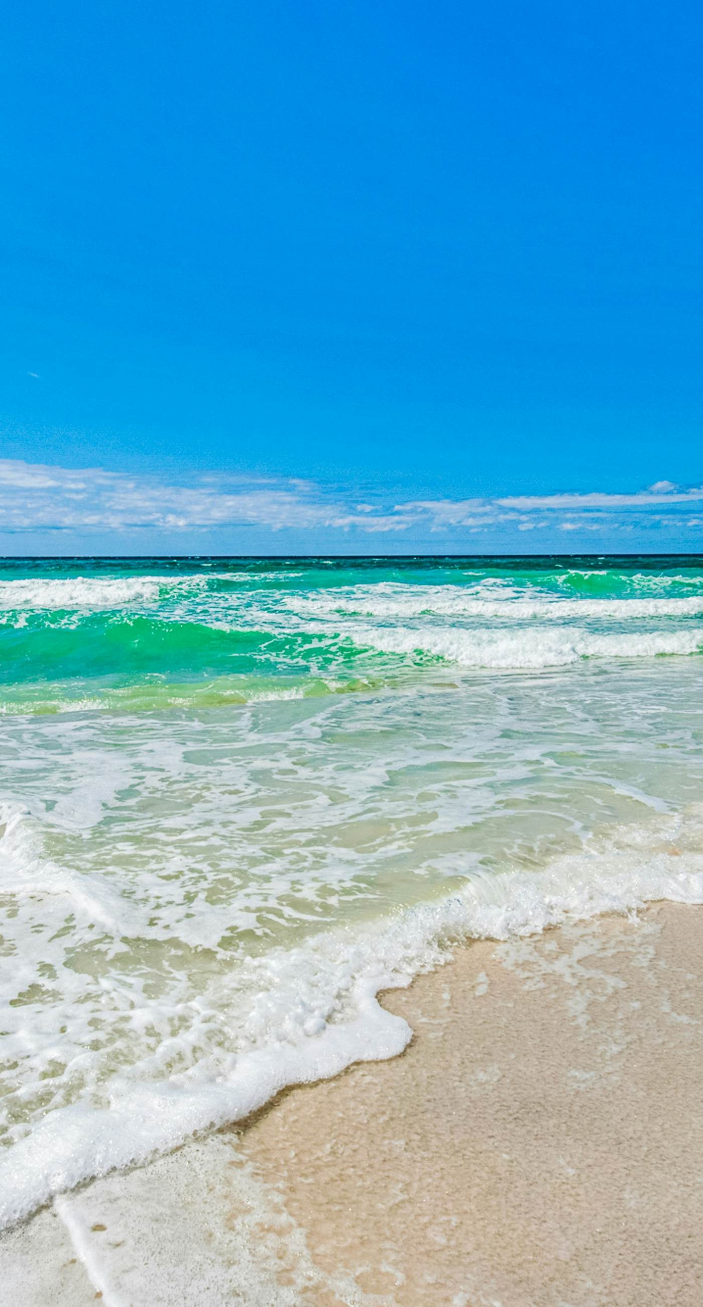 Gorgeous condo with lagoon pool, hot tub, beach access & pickleball court!