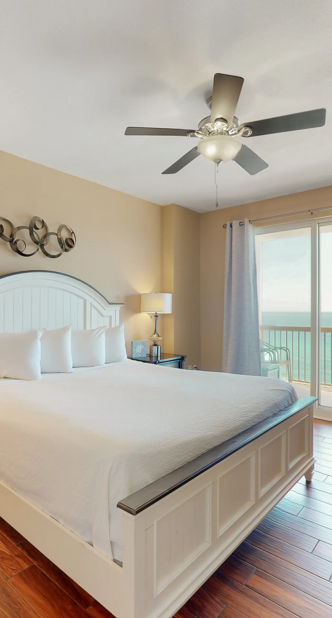 Welcoming waterfront condo with a furnished balcony, pool & pool spa