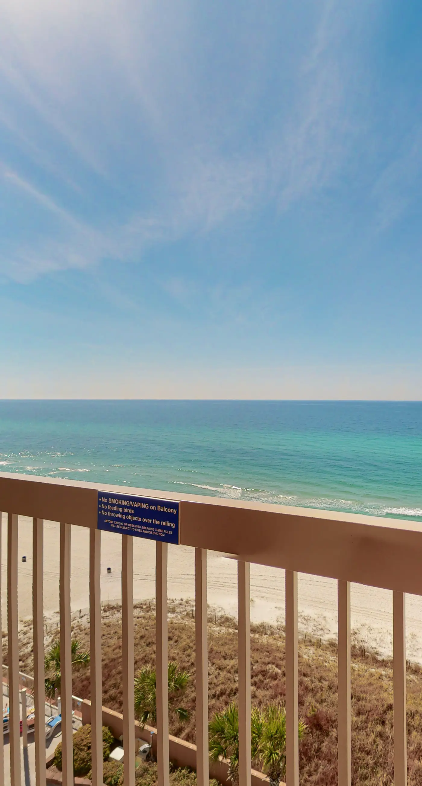 Welcoming waterfront condo with a furnished balcony, pool & pool spa