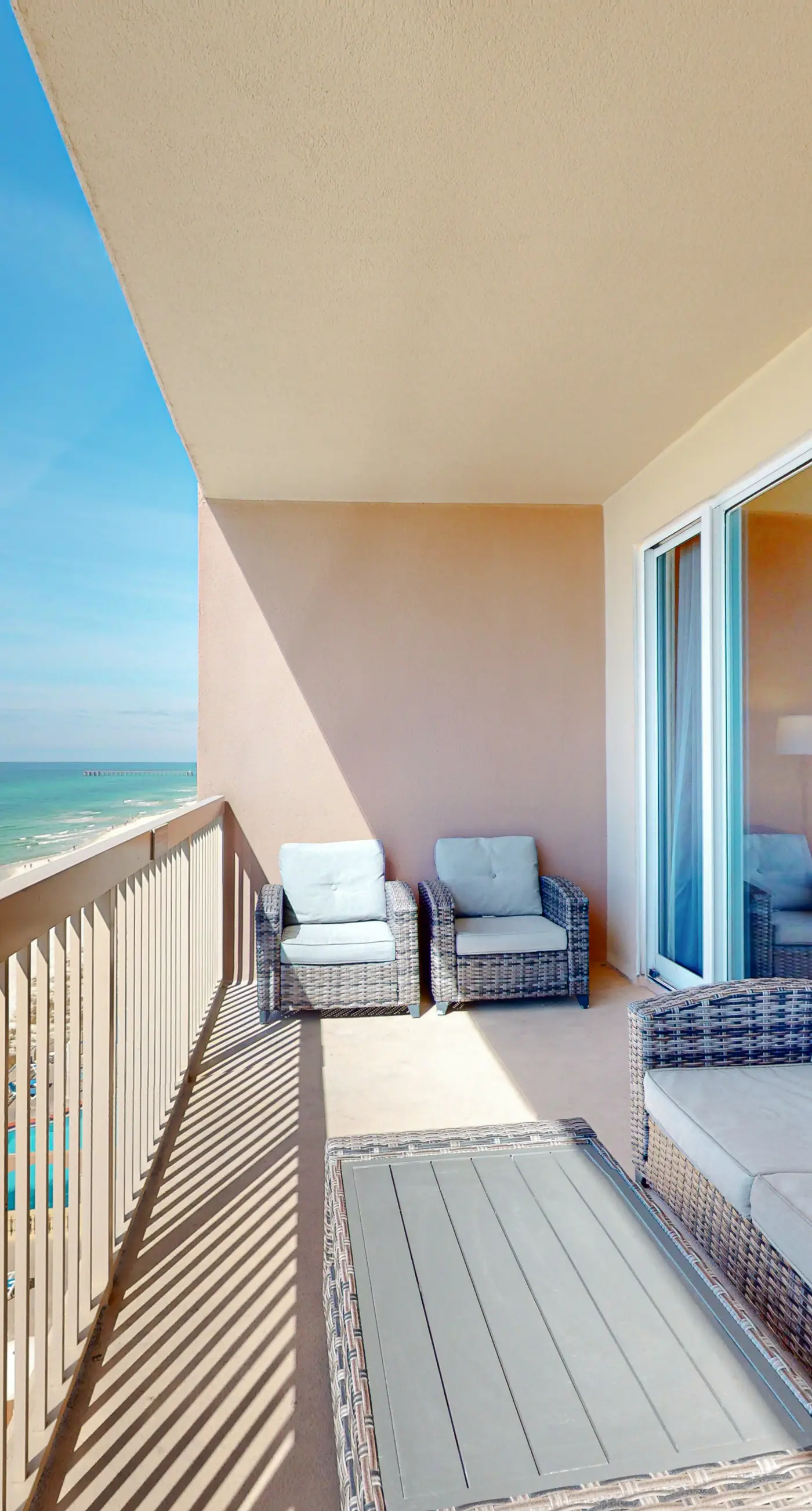 Welcoming waterfront condo with a furnished balcony, pool & pool spa