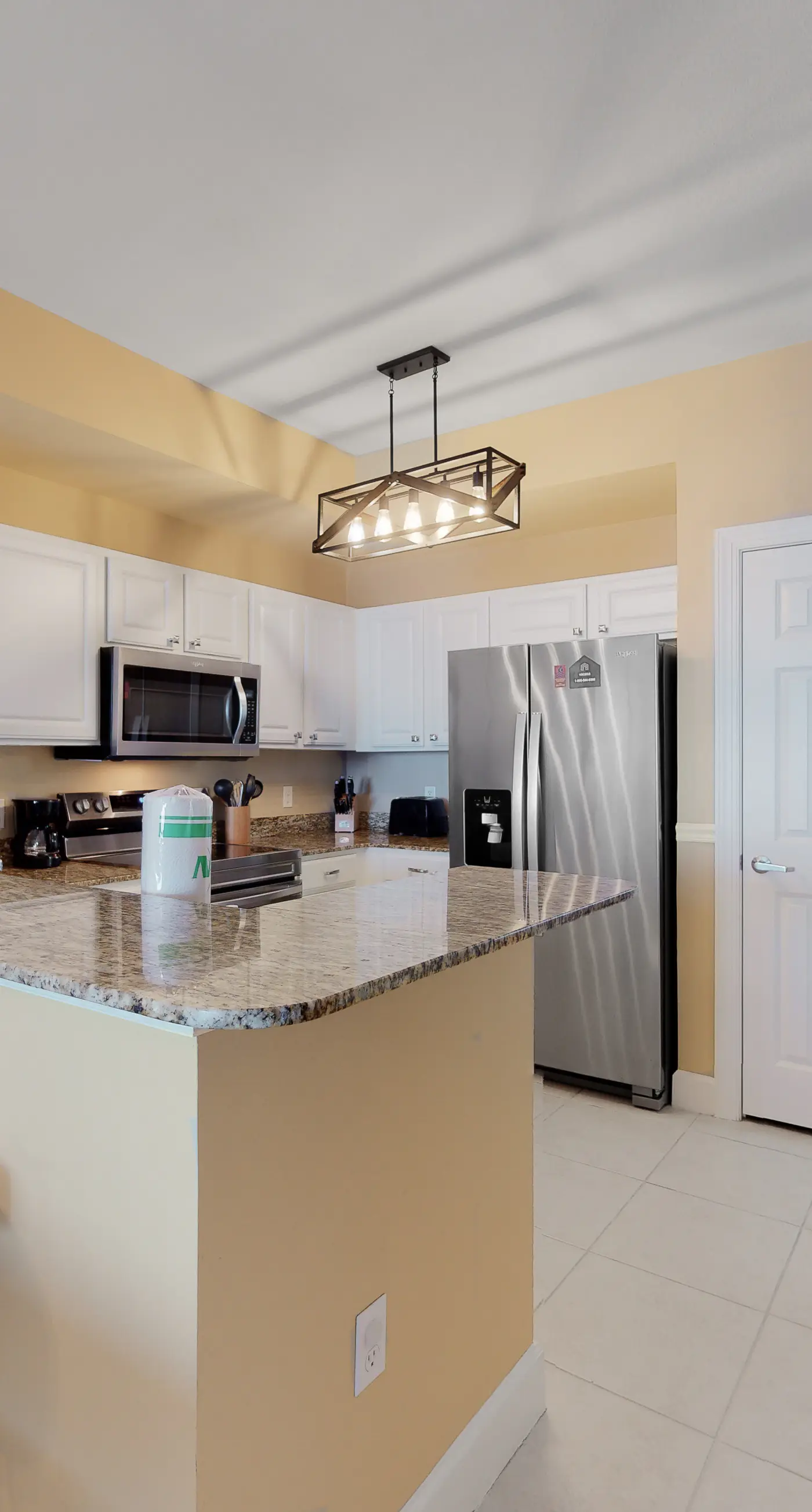 Welcoming waterfront condo with a furnished balcony, pool & pool spa