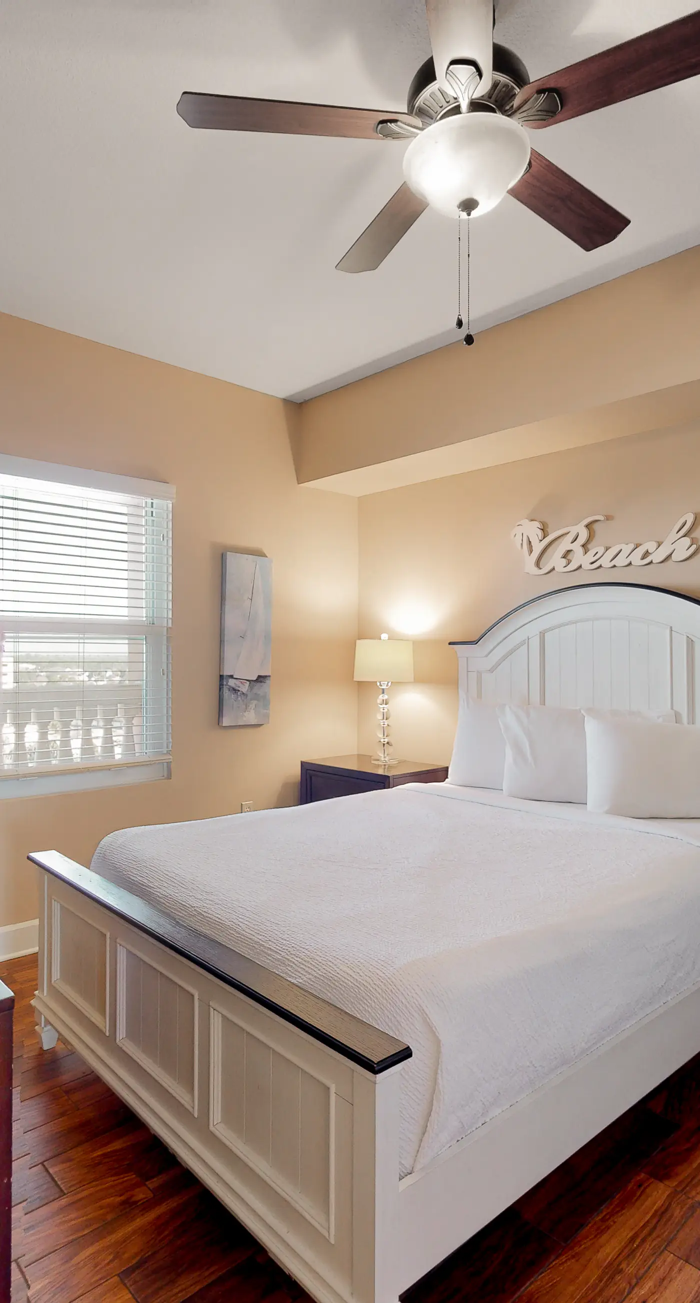 Welcoming waterfront condo with a furnished balcony, pool & pool spa