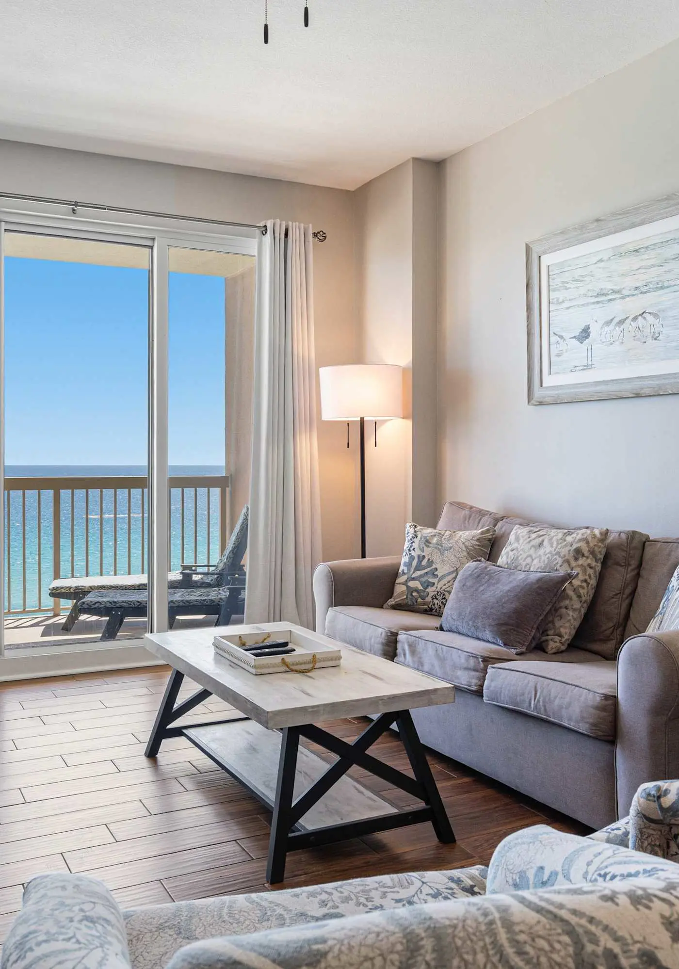 Welcoming waterfront condo with a furnished balcony, pool & pool spa