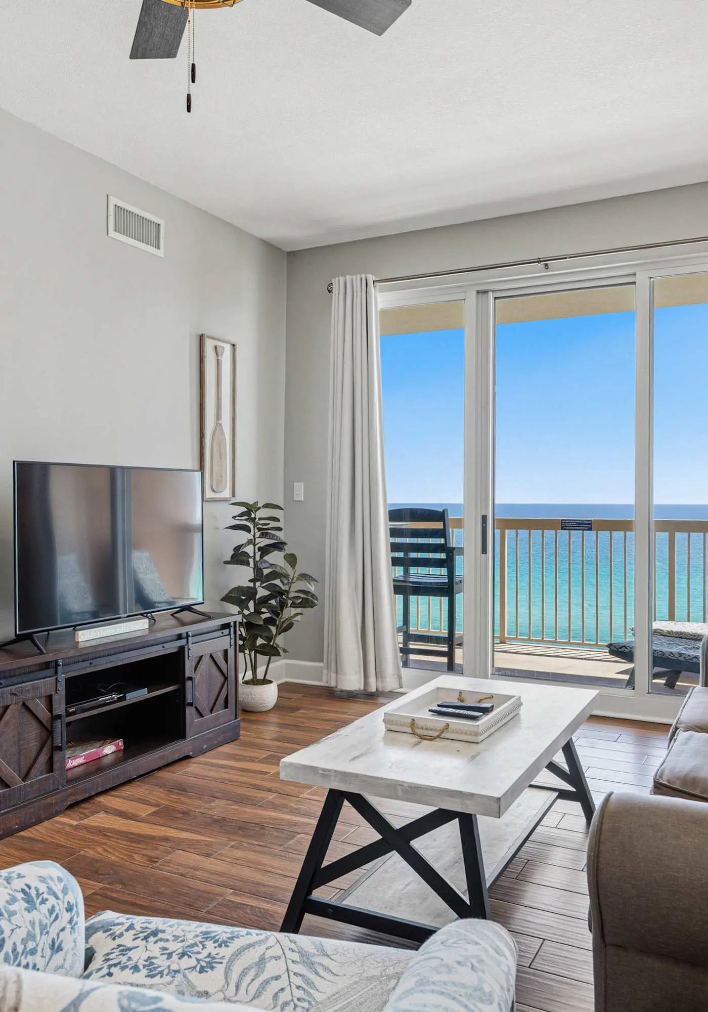 Welcoming waterfront condo with a furnished balcony, pool & pool spa