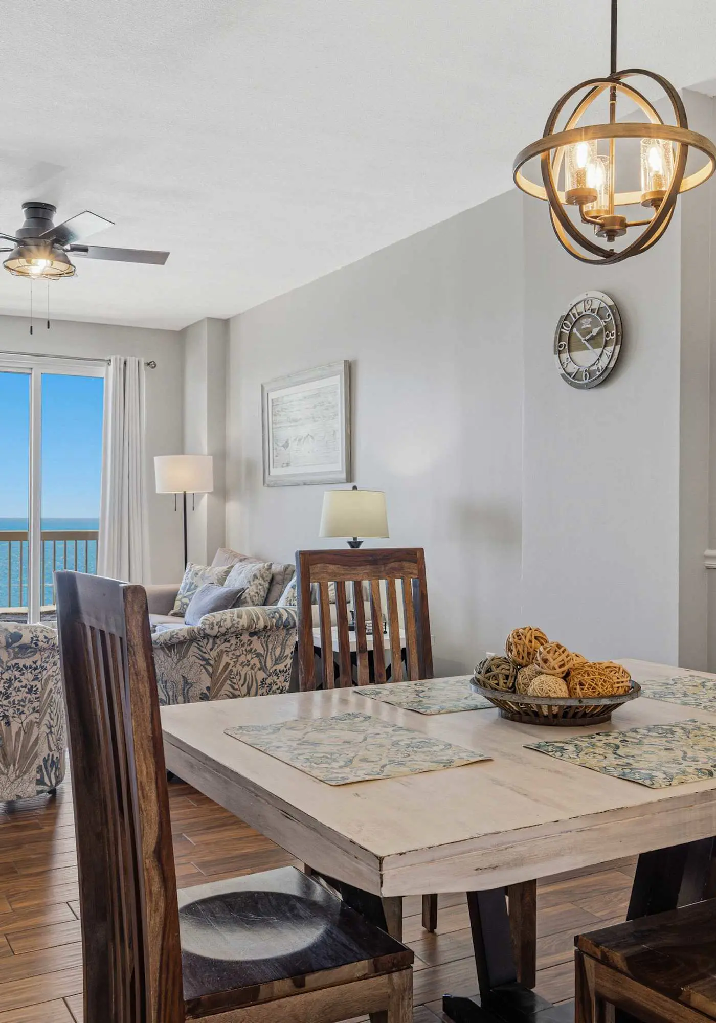Welcoming waterfront condo with a furnished balcony, pool & pool spa