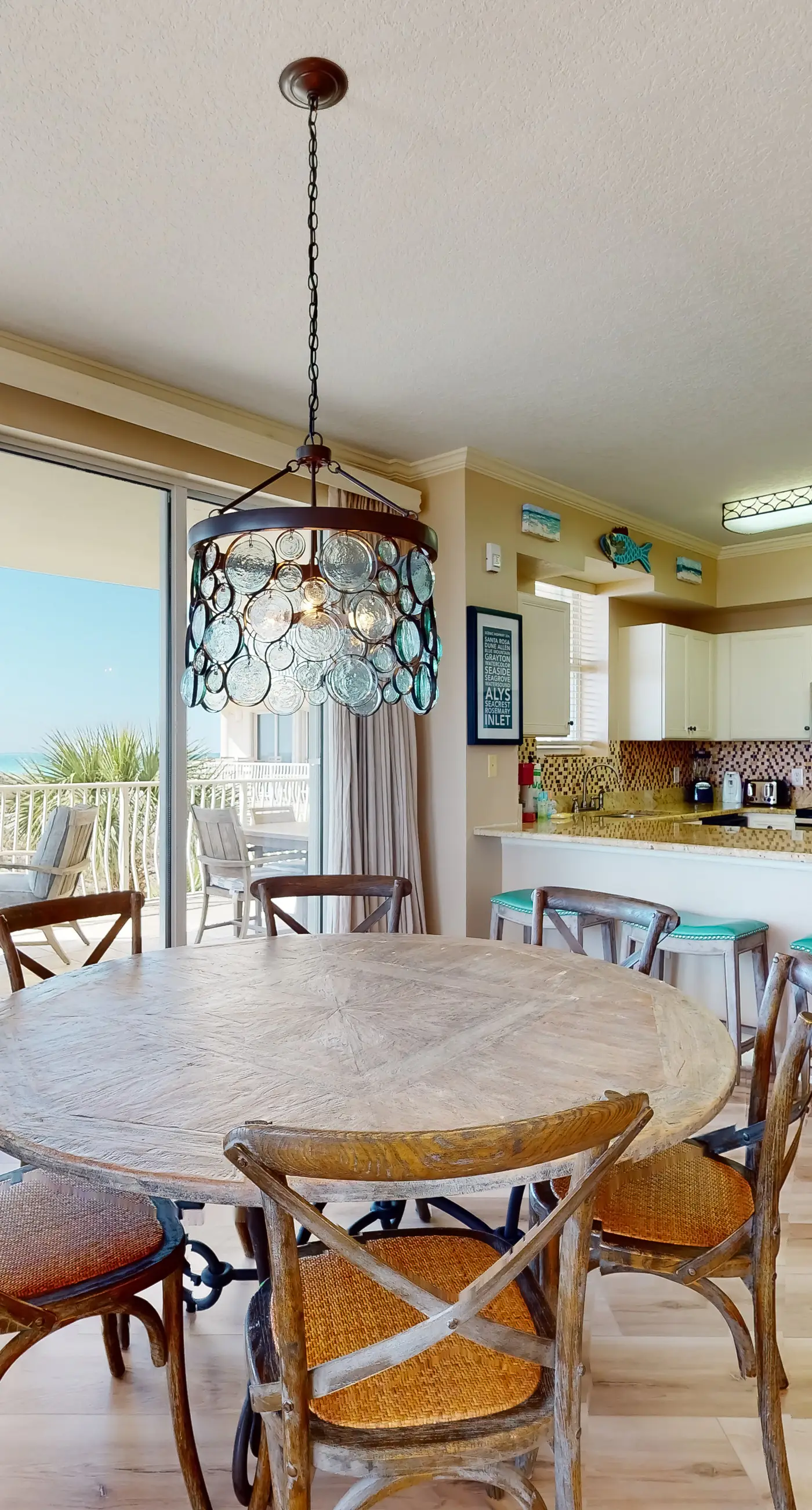 Gulf-front 3-bedroom condo with bonus bunk room & pickleball