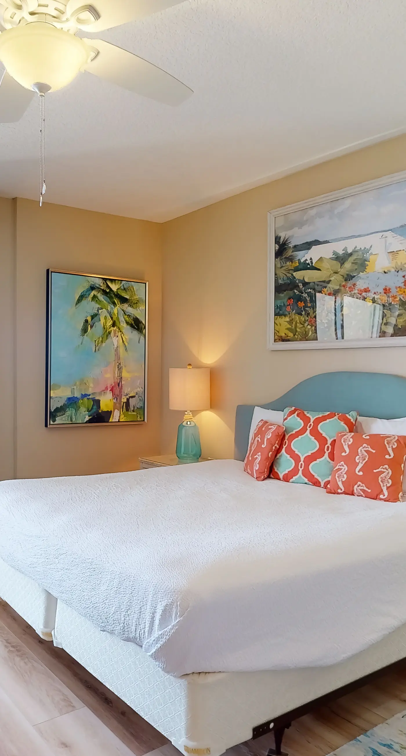 Gulf-front 3-bedroom condo with bonus bunk room & pickleball