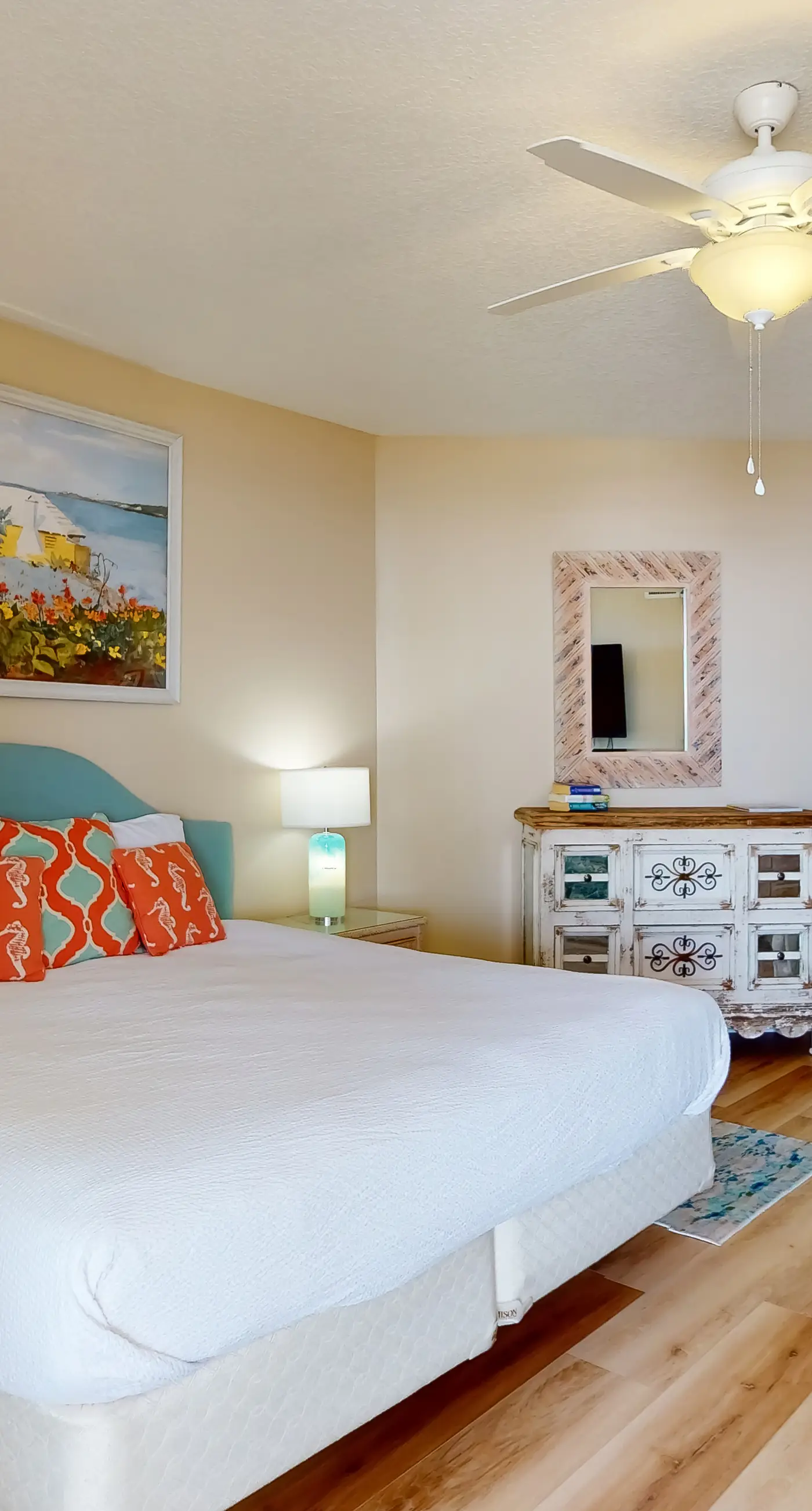 Gulf-front 3-bedroom condo with bonus bunk room & pickleball