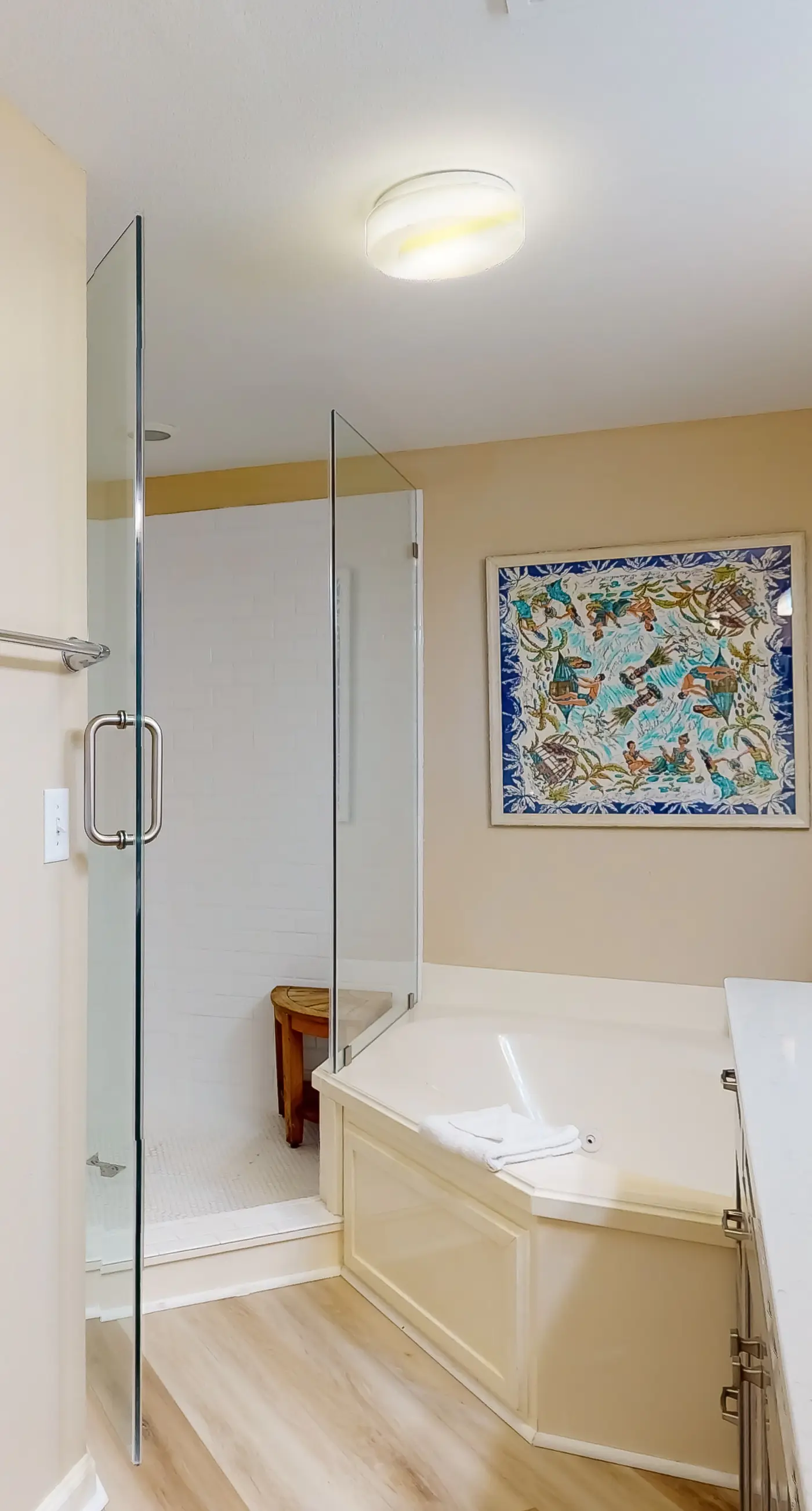 Gulf-front 3-bedroom condo with bonus bunk room & pickleball