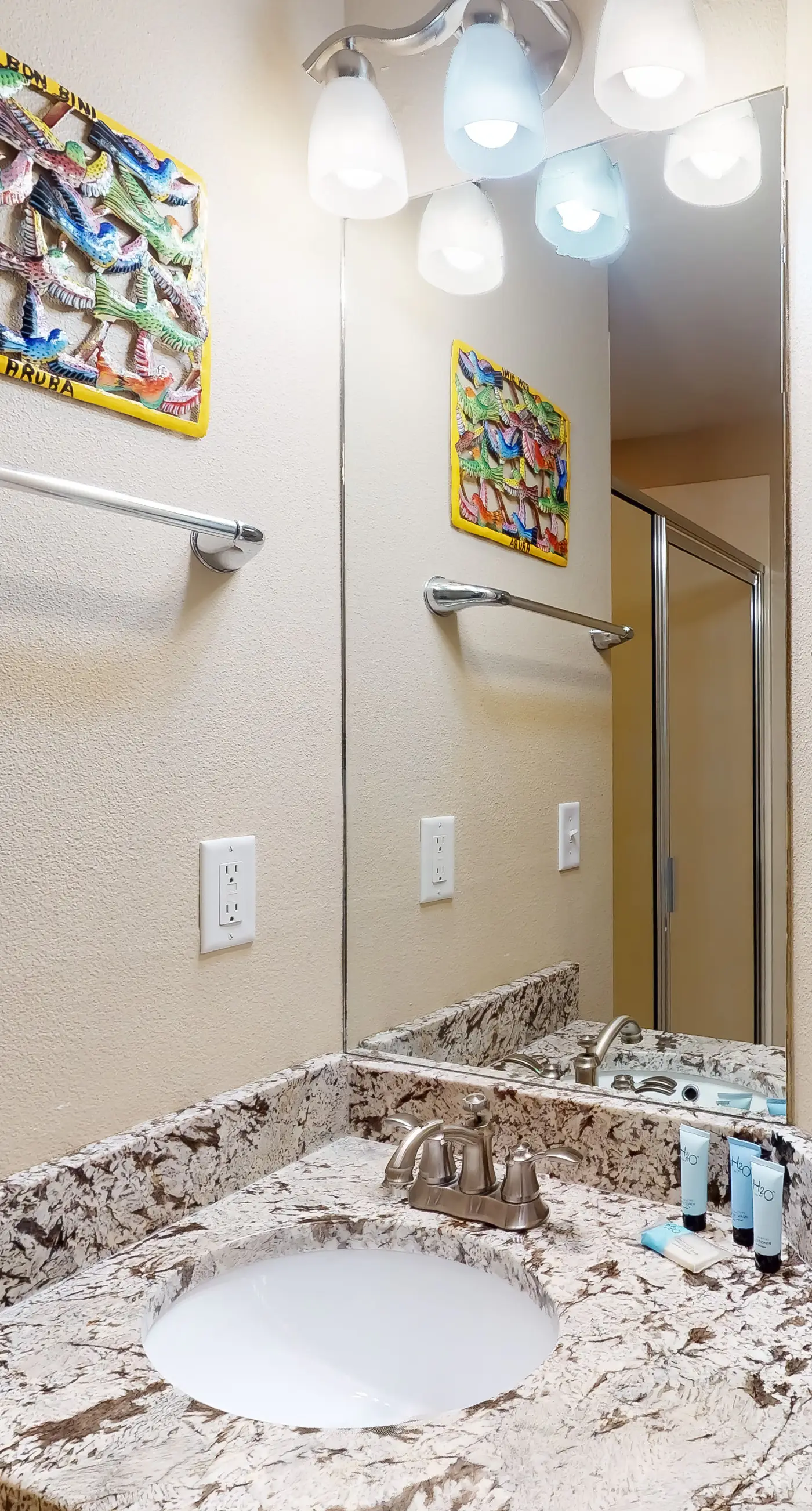 Gulf-front 3-bedroom condo with bonus bunk room & pickleball