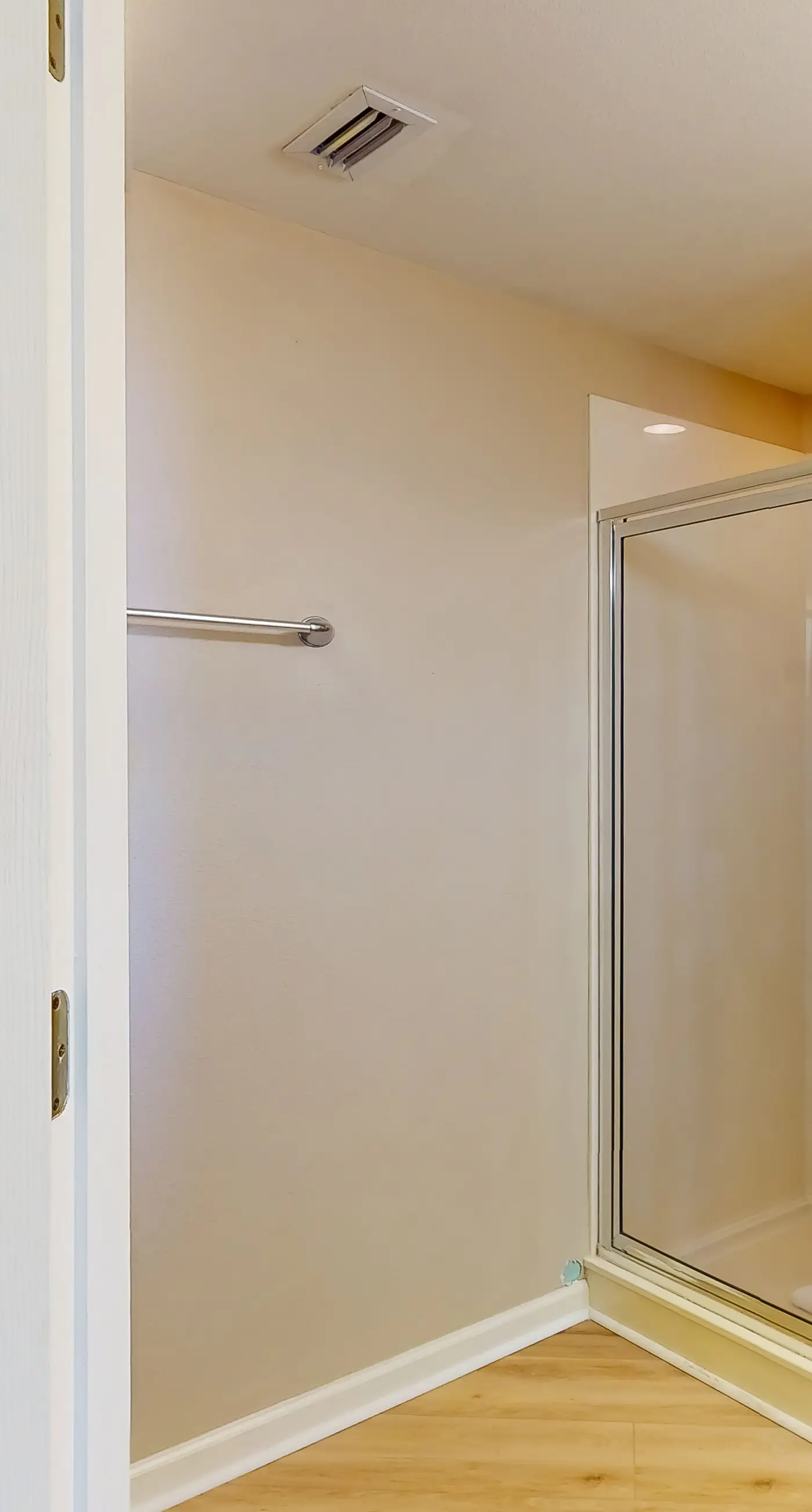 Gulf-front 3-bedroom condo with bonus bunk room & pickleball