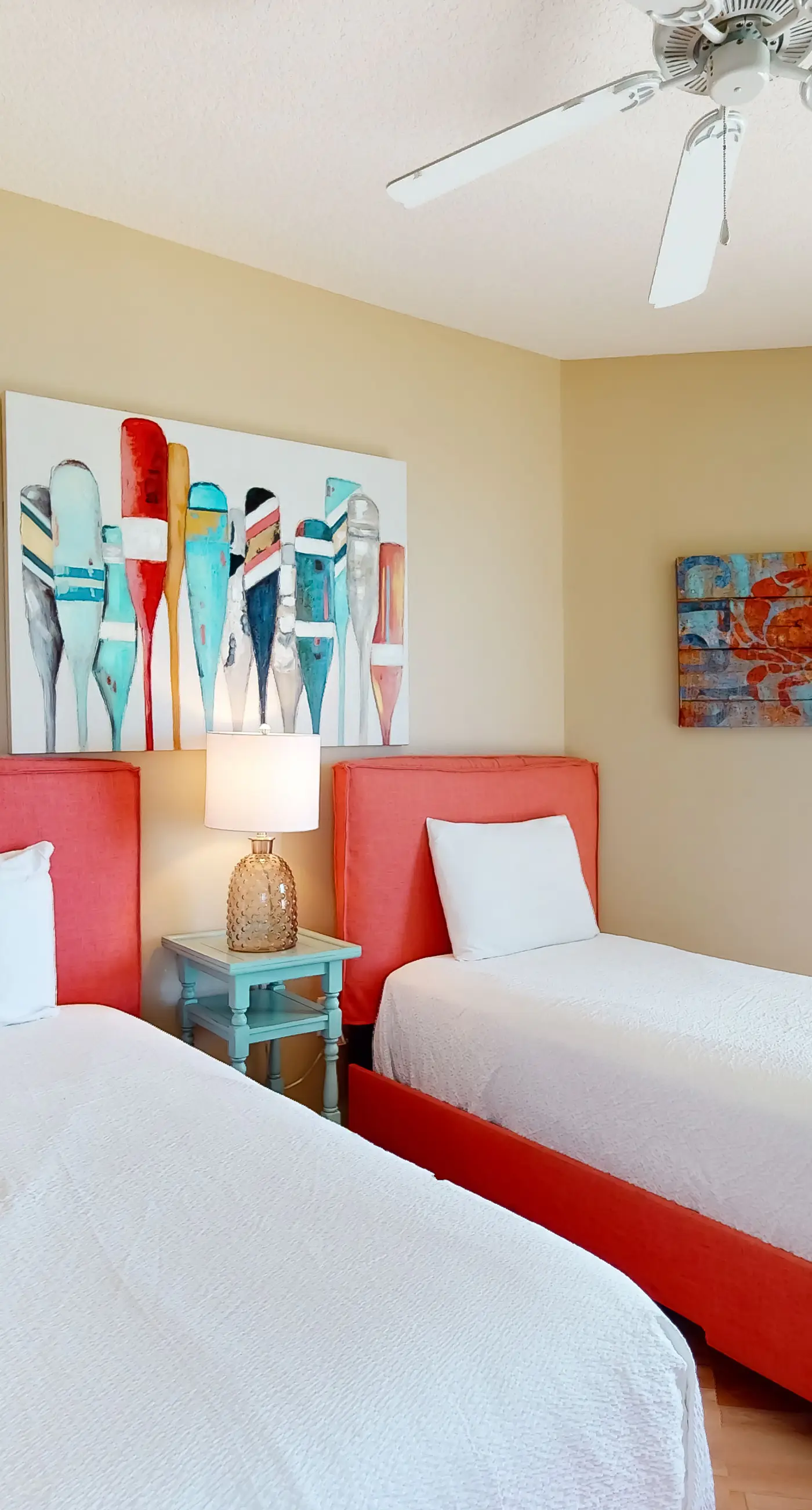 Gulf-front 3-bedroom condo with bonus bunk room & pickleball