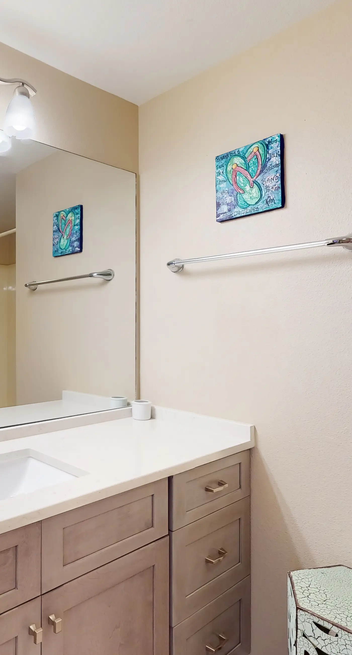 Gulf-front 3-bedroom condo with bonus bunk room & pickleball