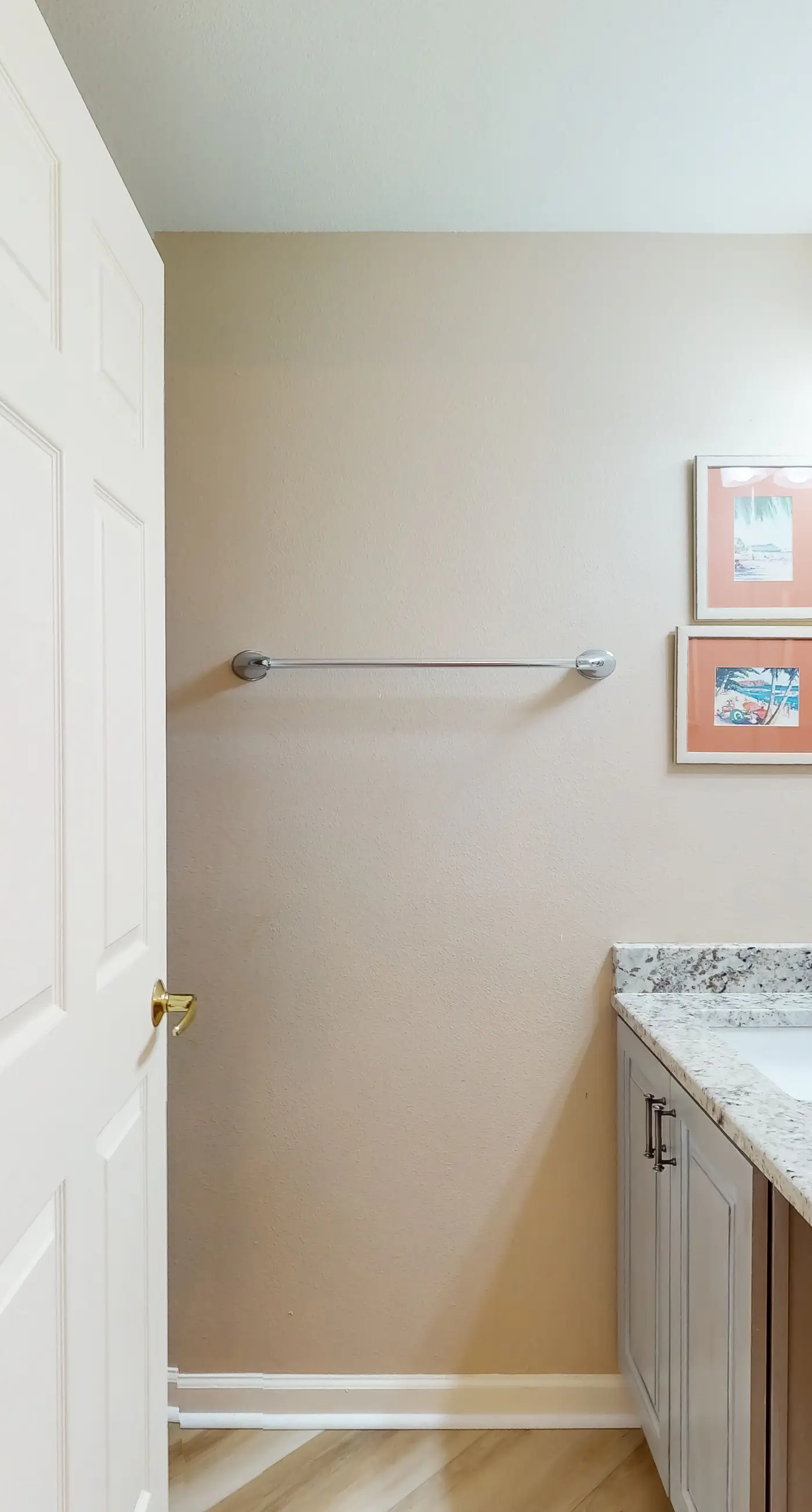 Gulf-front 3-bedroom condo with bonus bunk room & pickleball