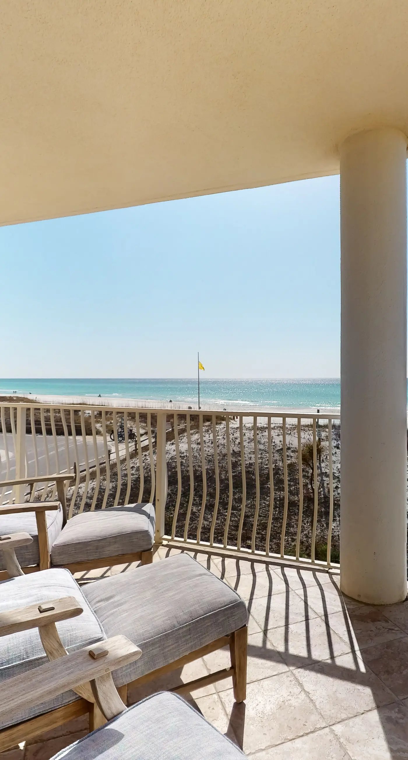 Gulf-front 3-bedroom condo with bonus bunk room & pickleball