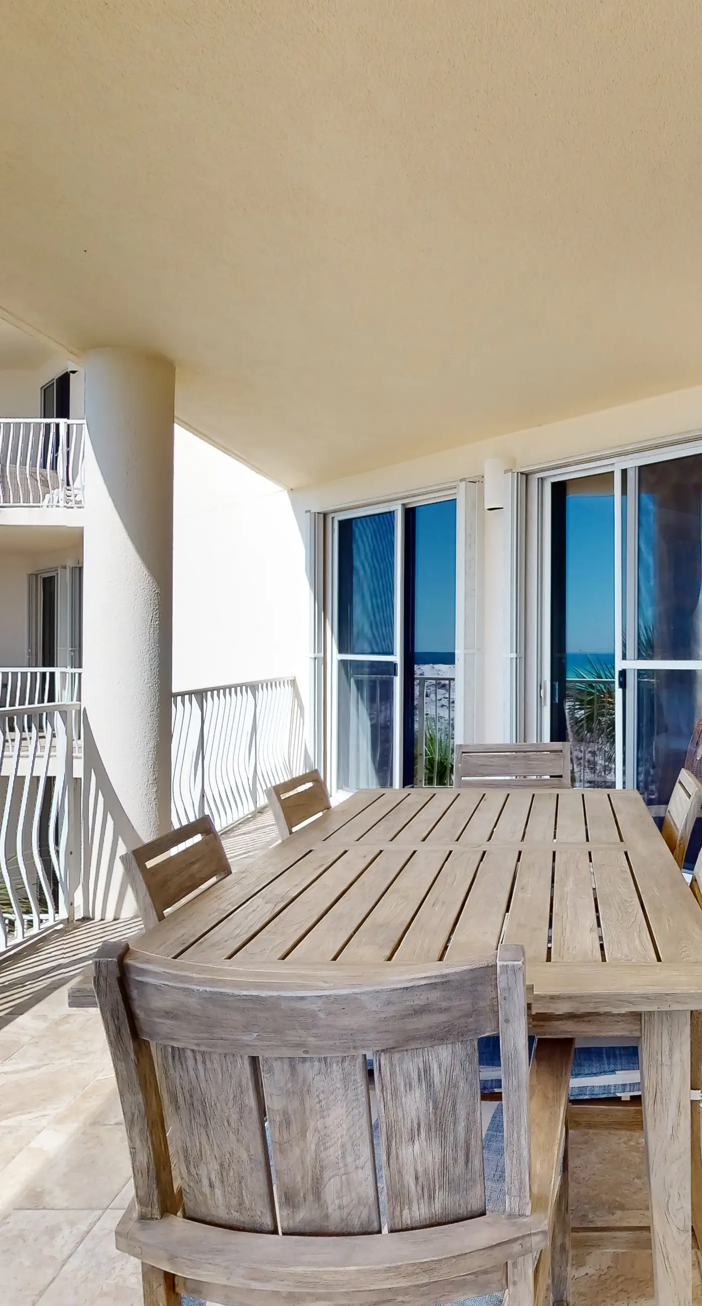 Gulf-front 3-bedroom condo with bonus bunk room & pickleball