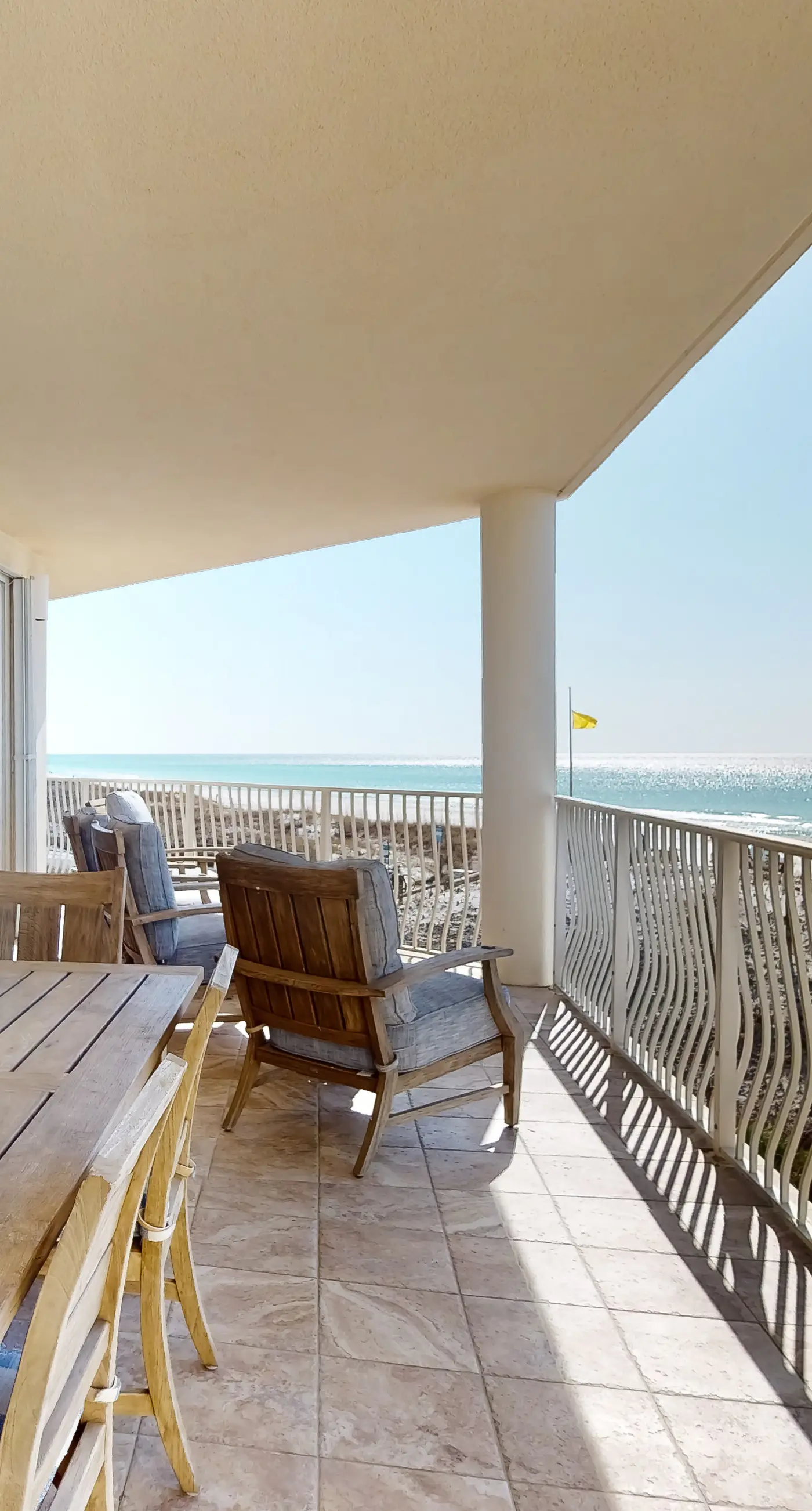 Gulf-front 3-bedroom condo with bonus bunk room & pickleball