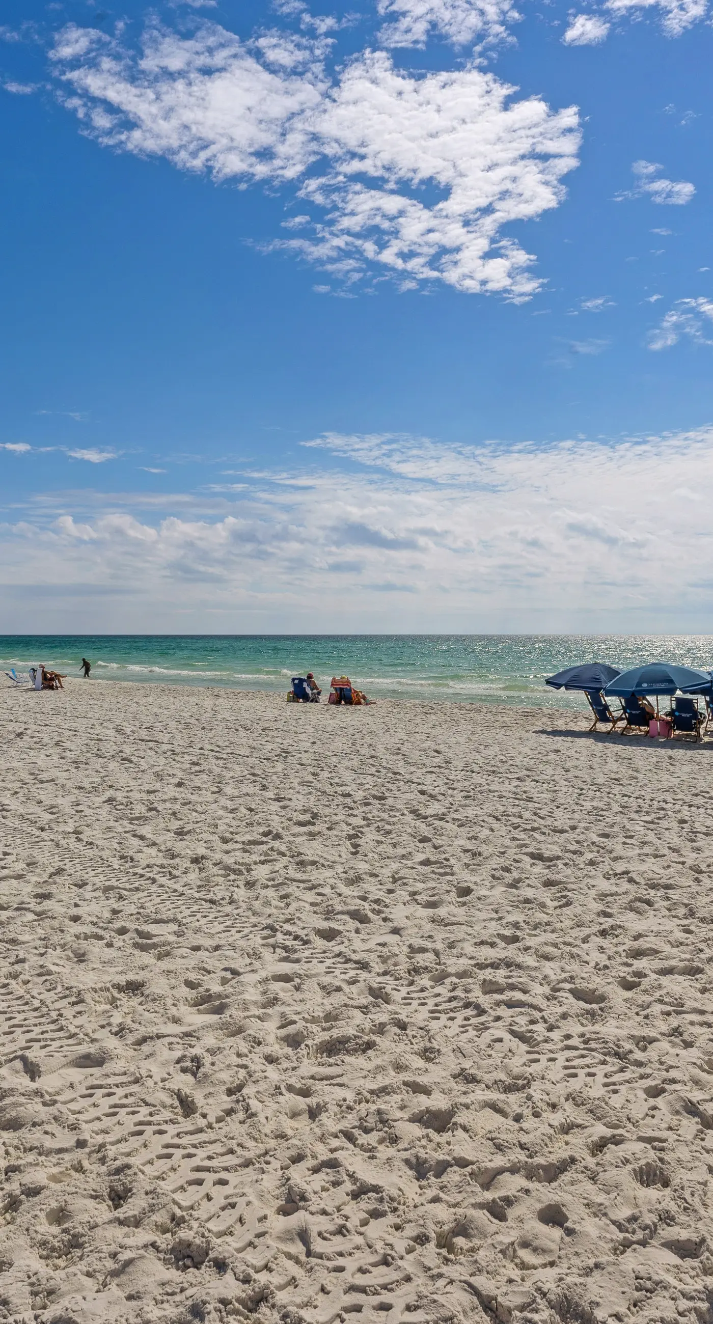 Gulf-front 3-bedroom condo with bonus bunk room & pickleball