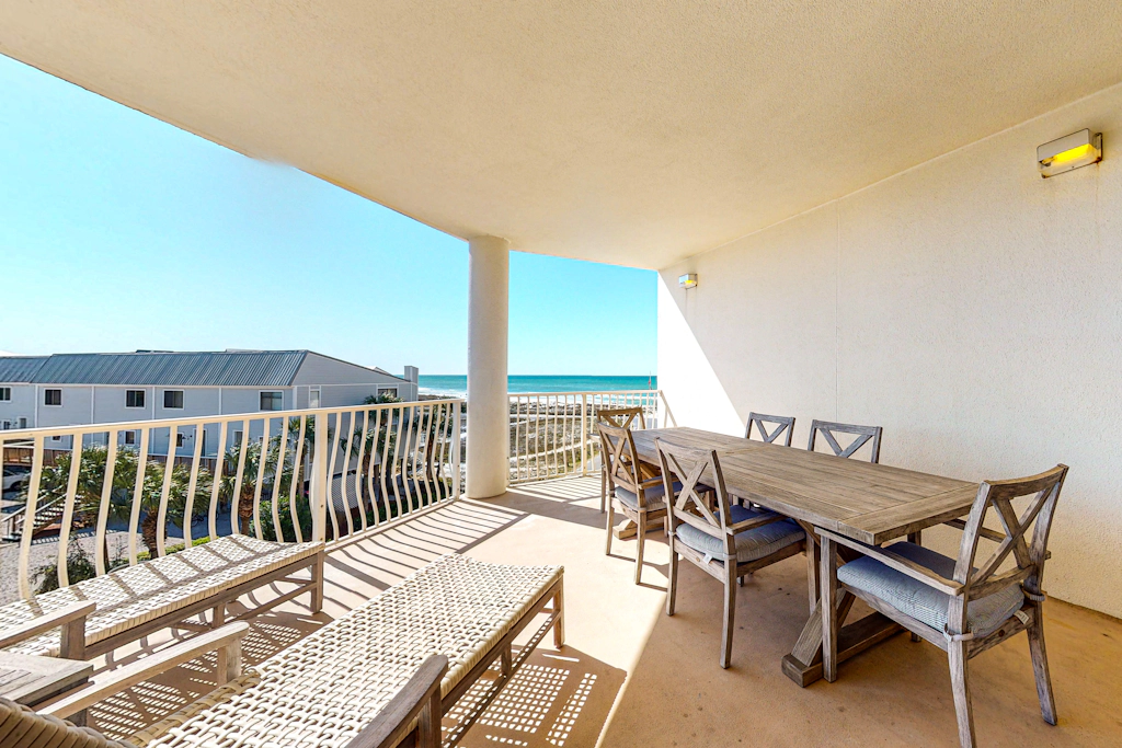 3rd-floor condo with sauna, gym, pool, tennis & pickleball, conference room