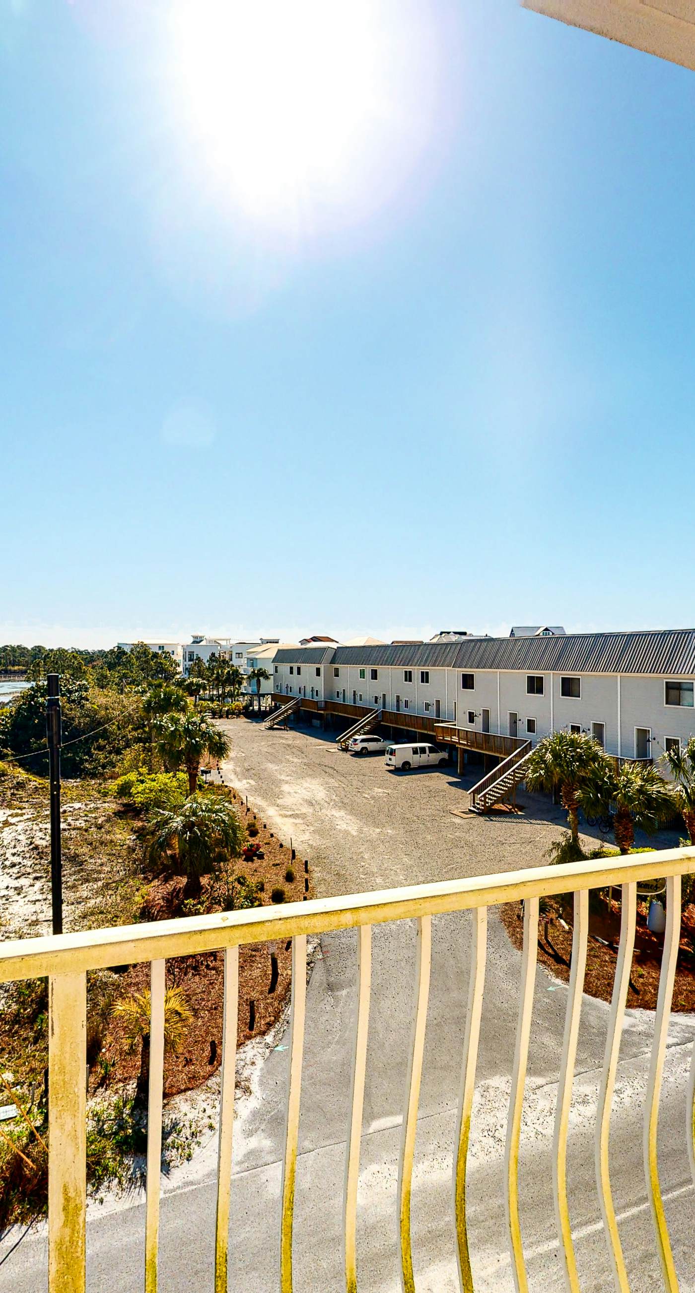 3rd-floor condo with sauna, gym, pool, tennis & pickleball, conference room