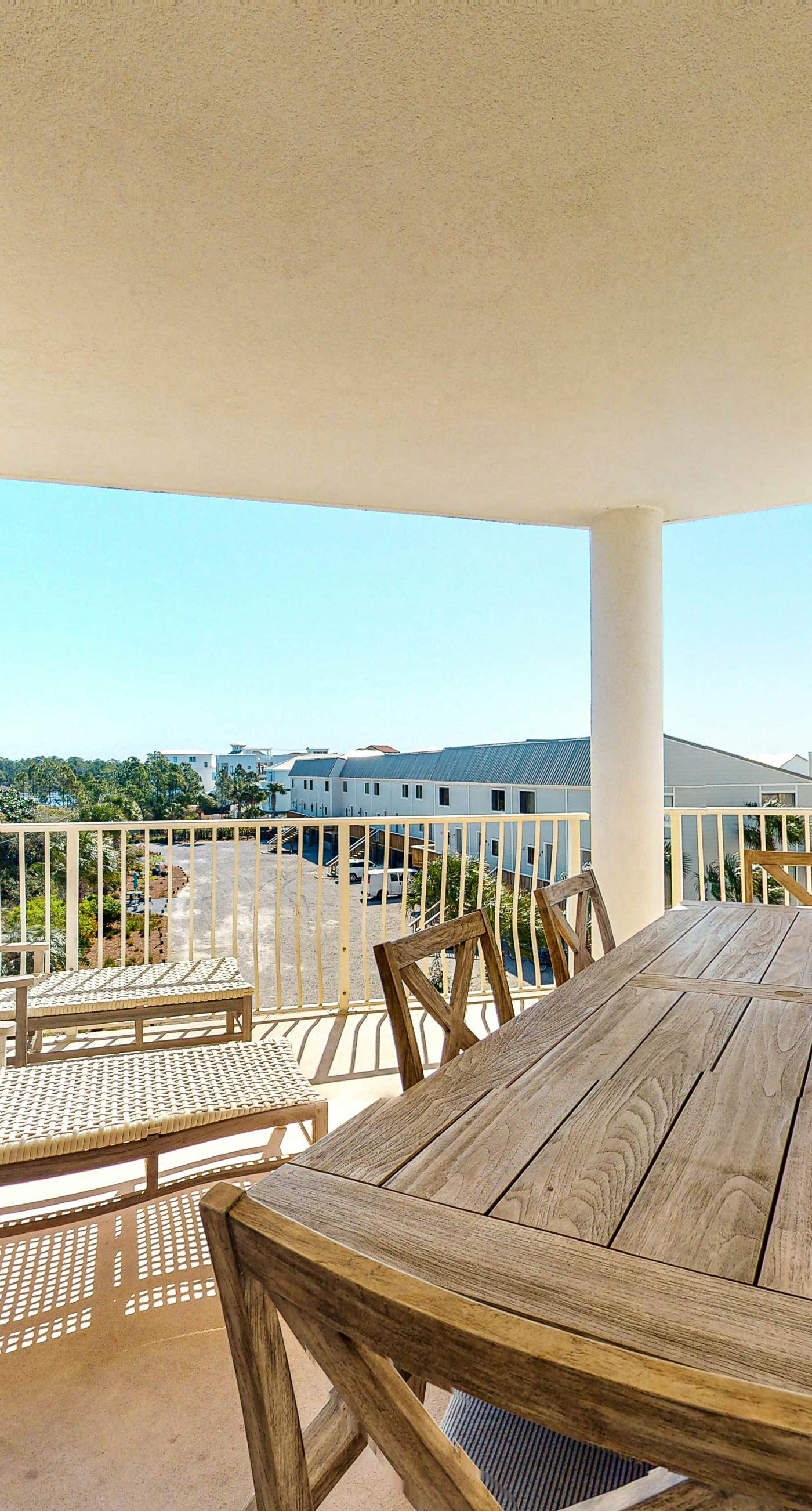 3rd-floor condo with sauna, gym, pool, tennis & pickleball, conference room