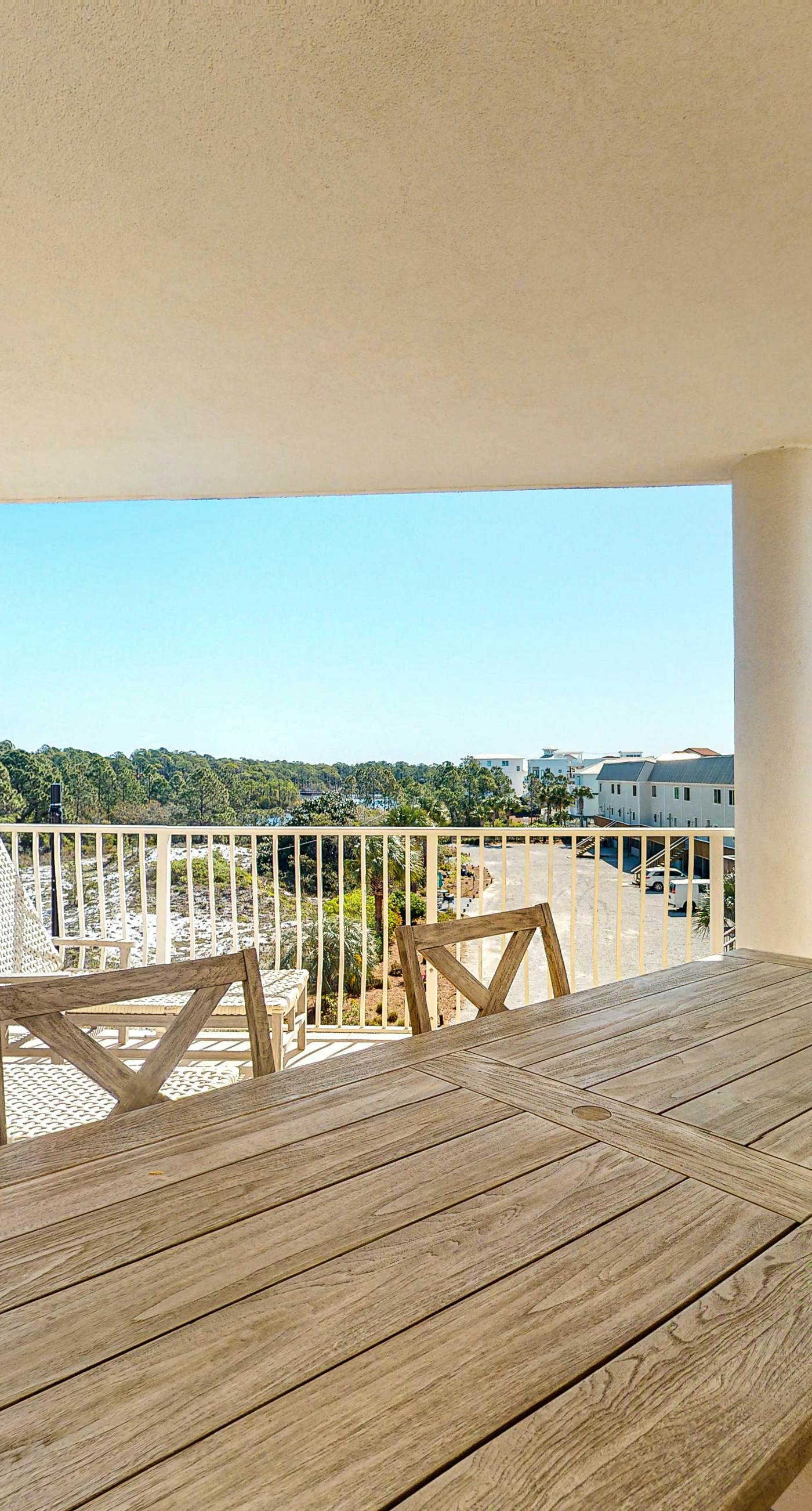 3rd-floor condo with sauna, gym, pool, tennis & pickleball, conference room