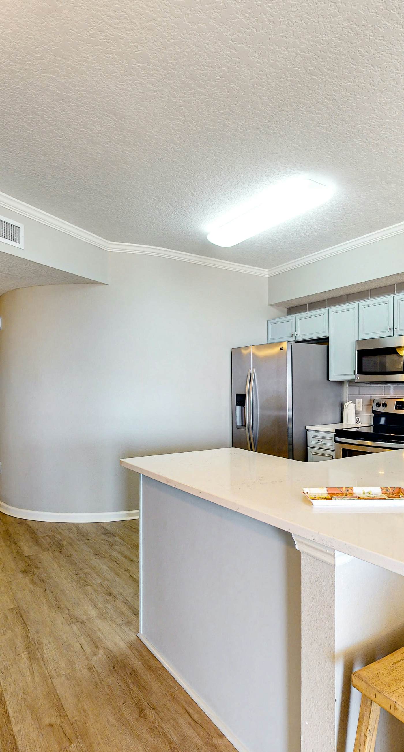 3rd-floor condo with sauna, gym, pool, tennis & pickleball, conference room