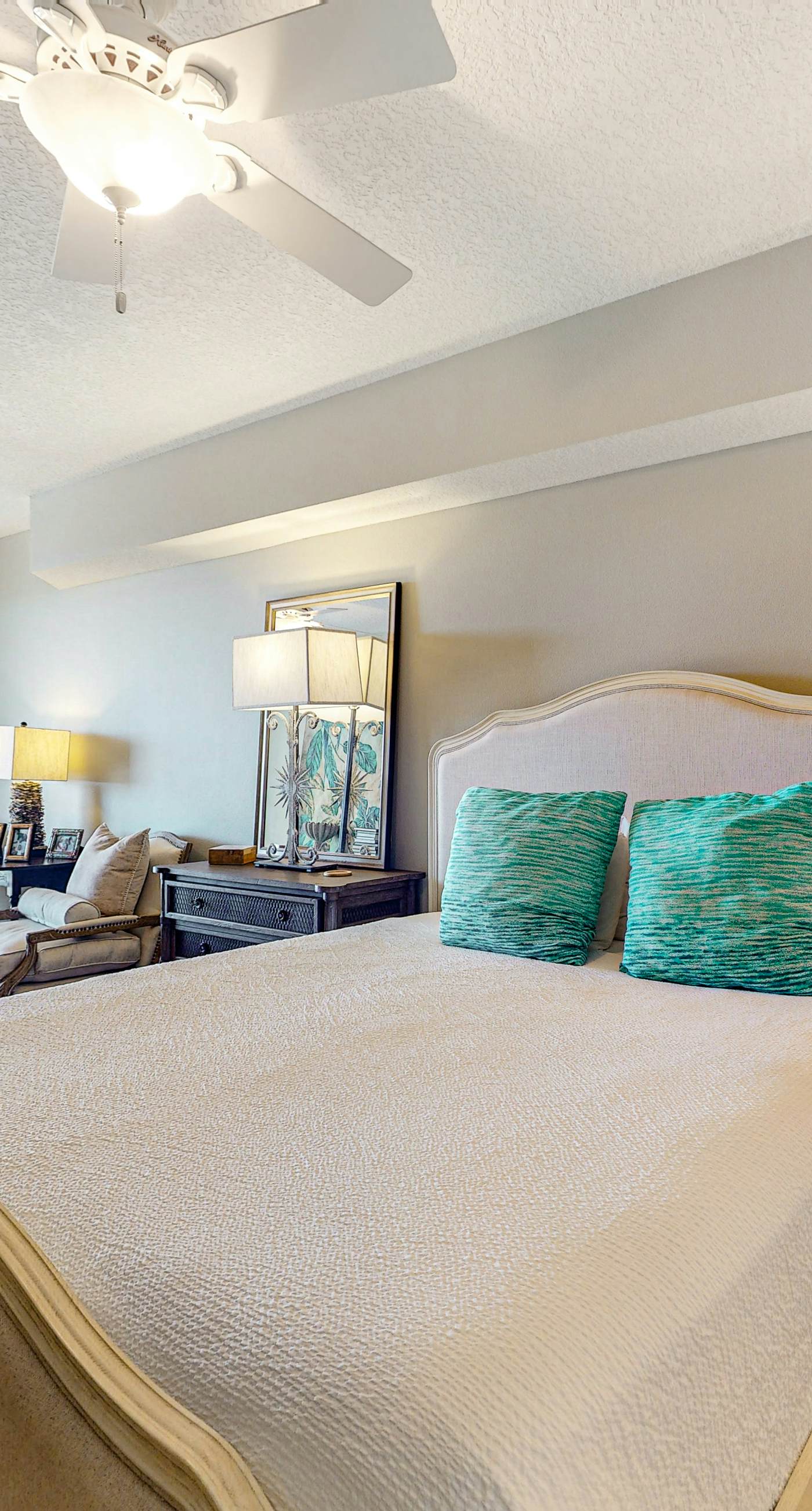 3rd-floor condo with sauna, gym, pool, tennis & pickleball, conference room