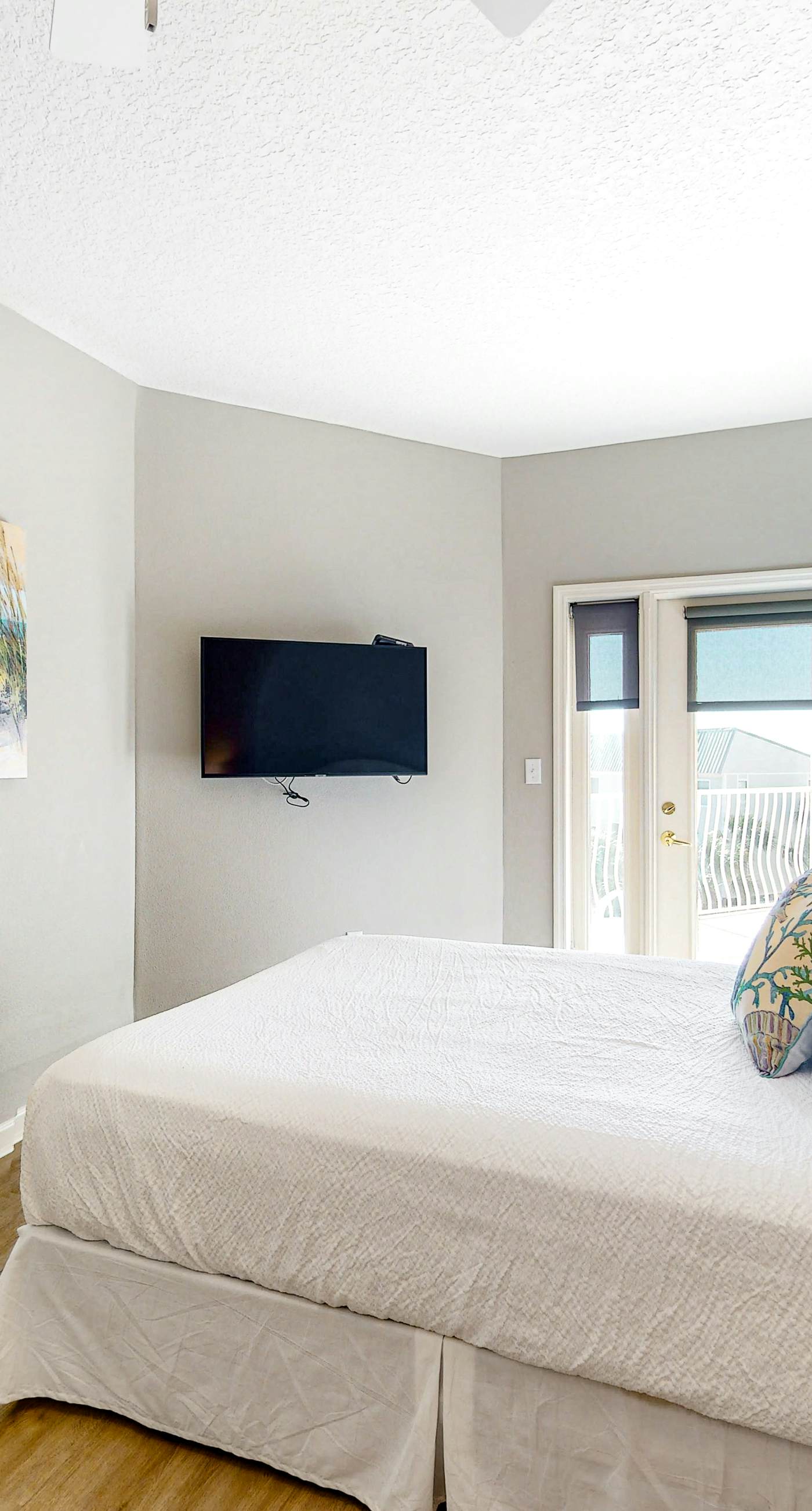 3rd-floor condo with sauna, gym, pool, tennis & pickleball, conference room