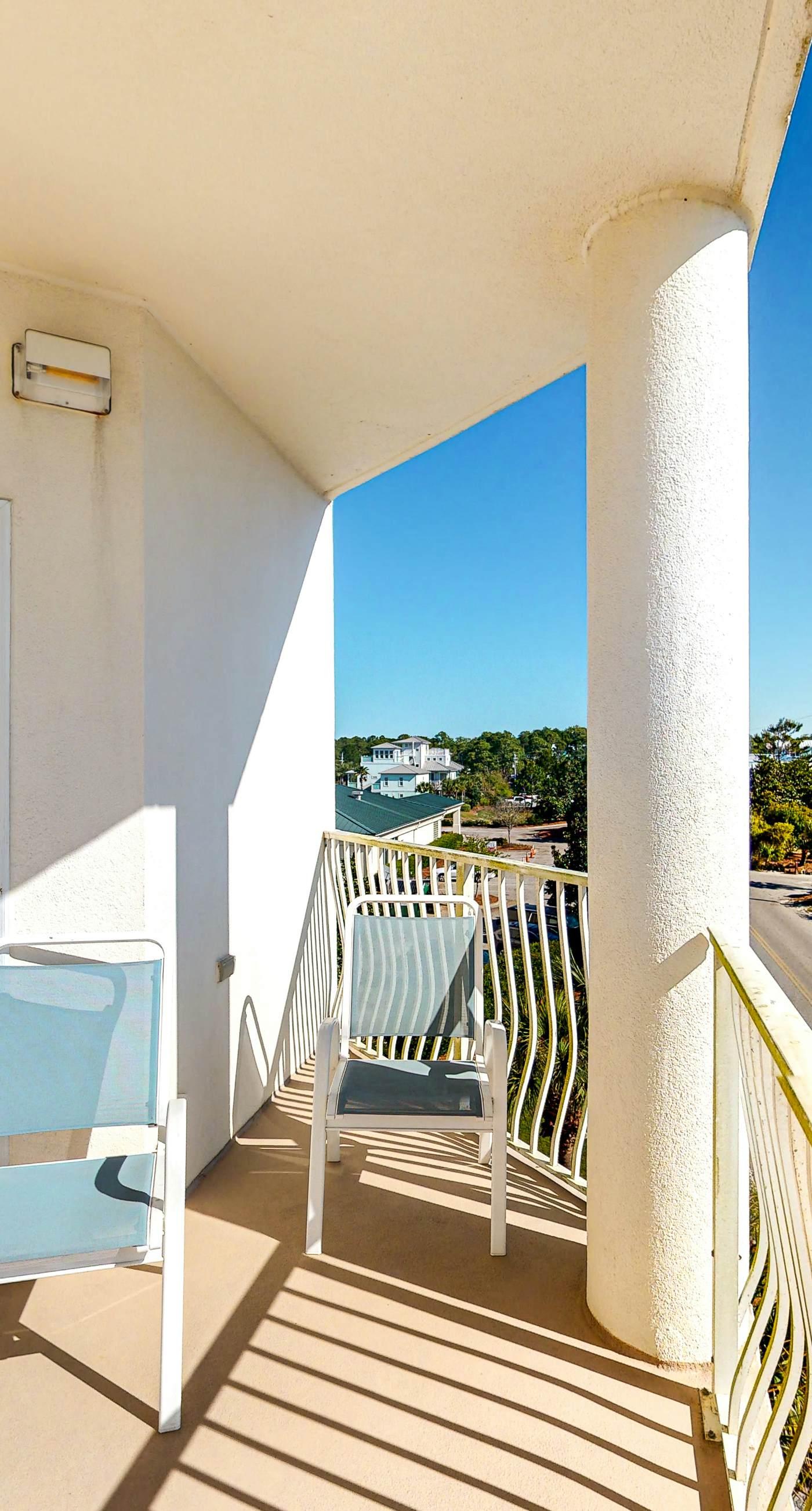 3rd-floor condo with sauna, gym, pool, tennis & pickleball, conference room