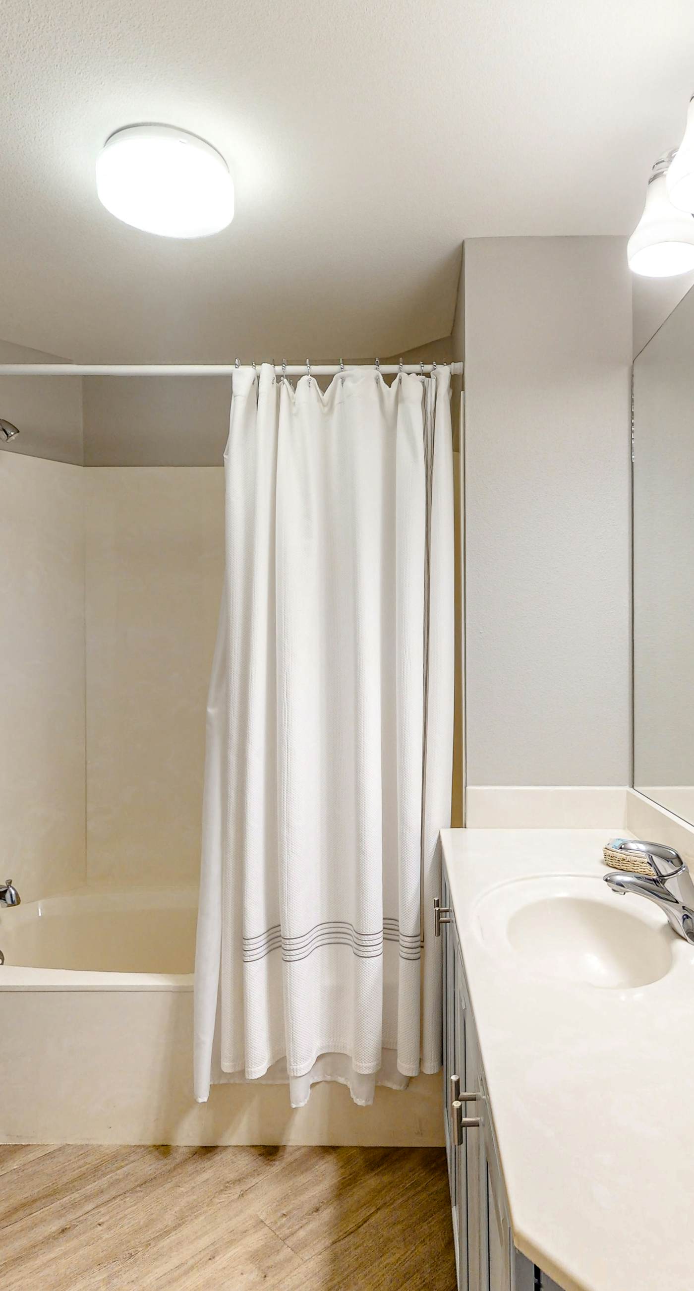 3rd-floor condo with sauna, gym, pool, tennis & pickleball, conference room