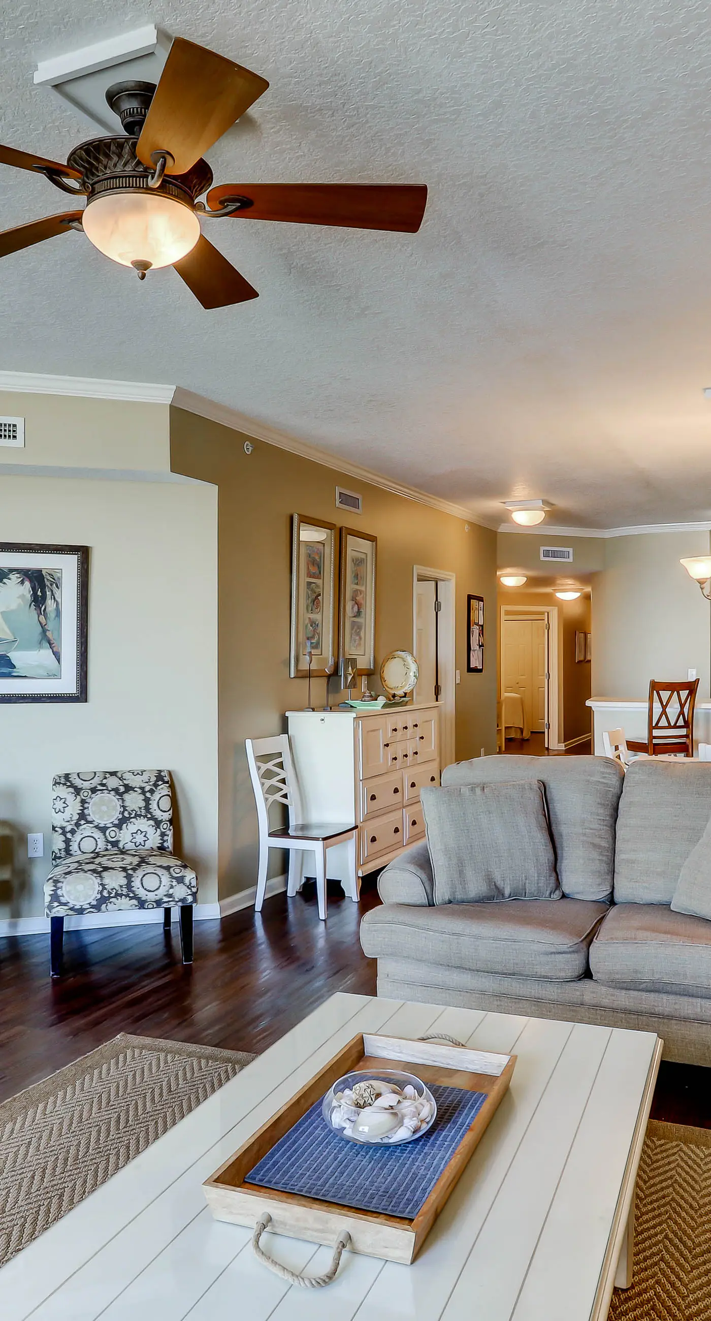 Gorgeous 3-bedroom condo with stunning view, spacious balcony & pickleball