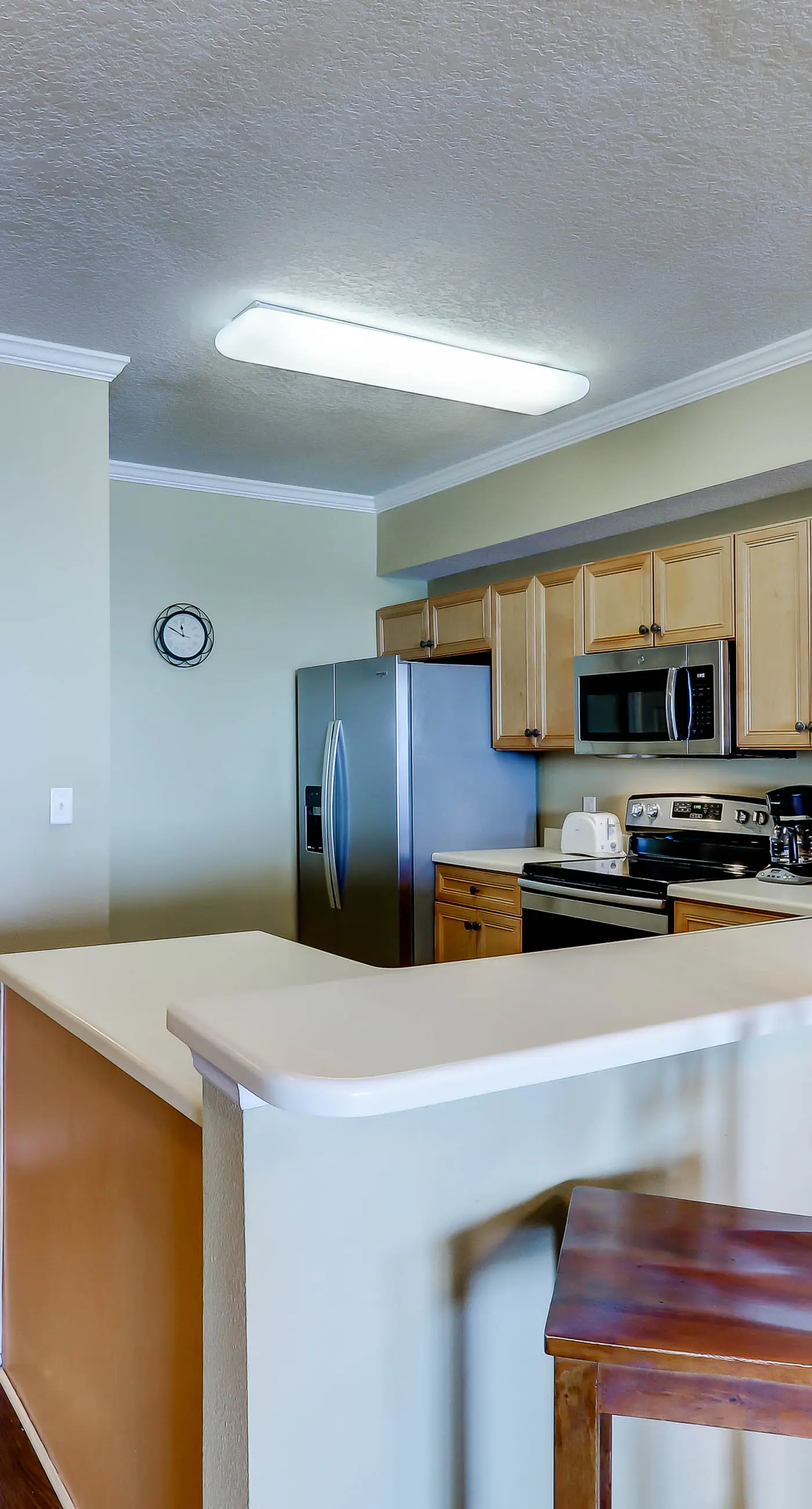 Gorgeous 3-bedroom condo with stunning view, spacious balcony & pickleball