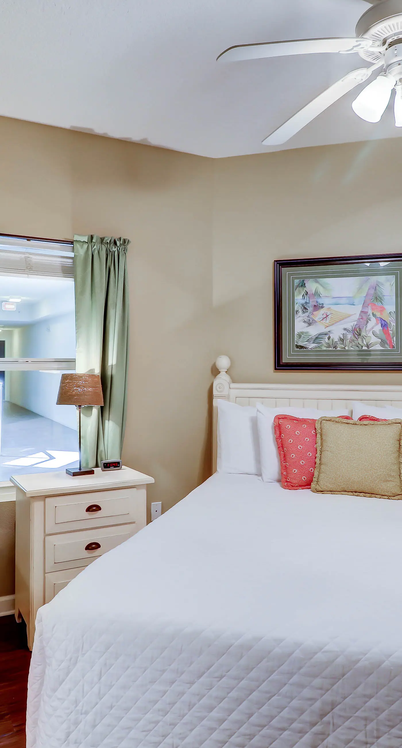 Gorgeous 3-bedroom condo with stunning view, spacious balcony & pickleball