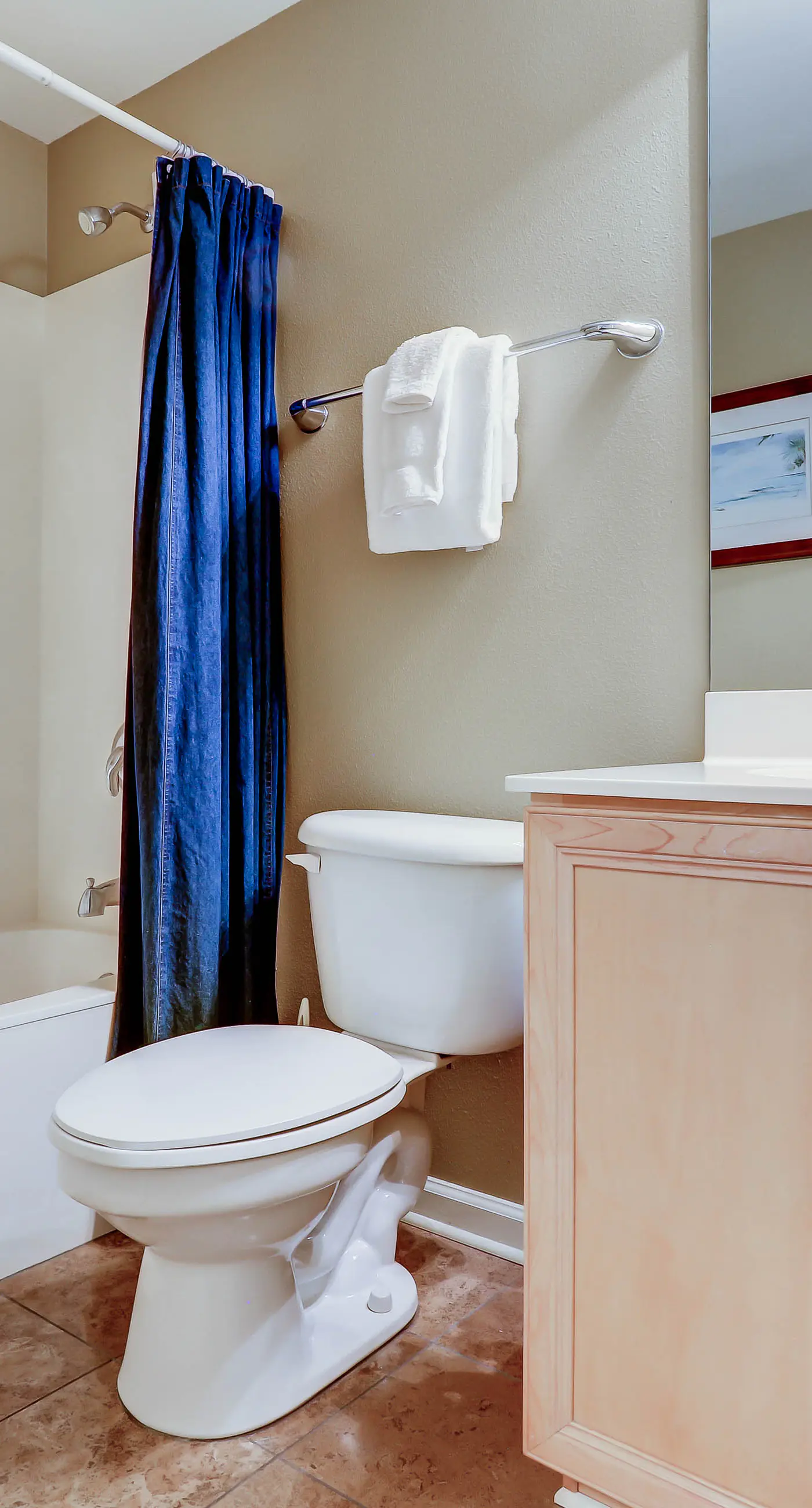 Gorgeous 3-bedroom condo with stunning view, spacious balcony & pickleball