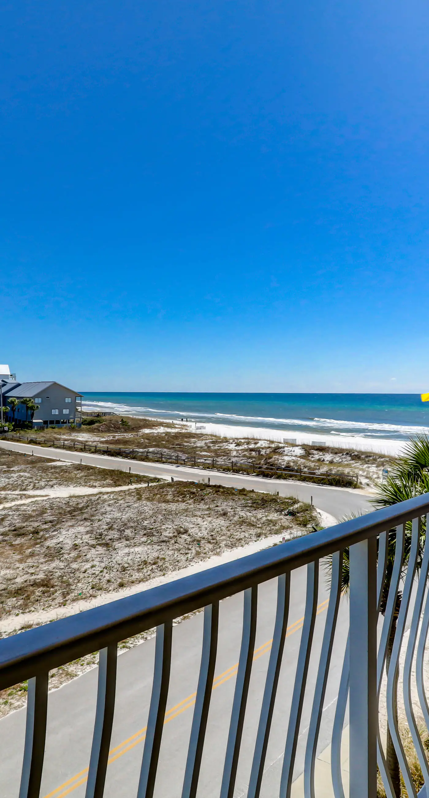 Gorgeous 3-bedroom condo with stunning view, spacious balcony & pickleball