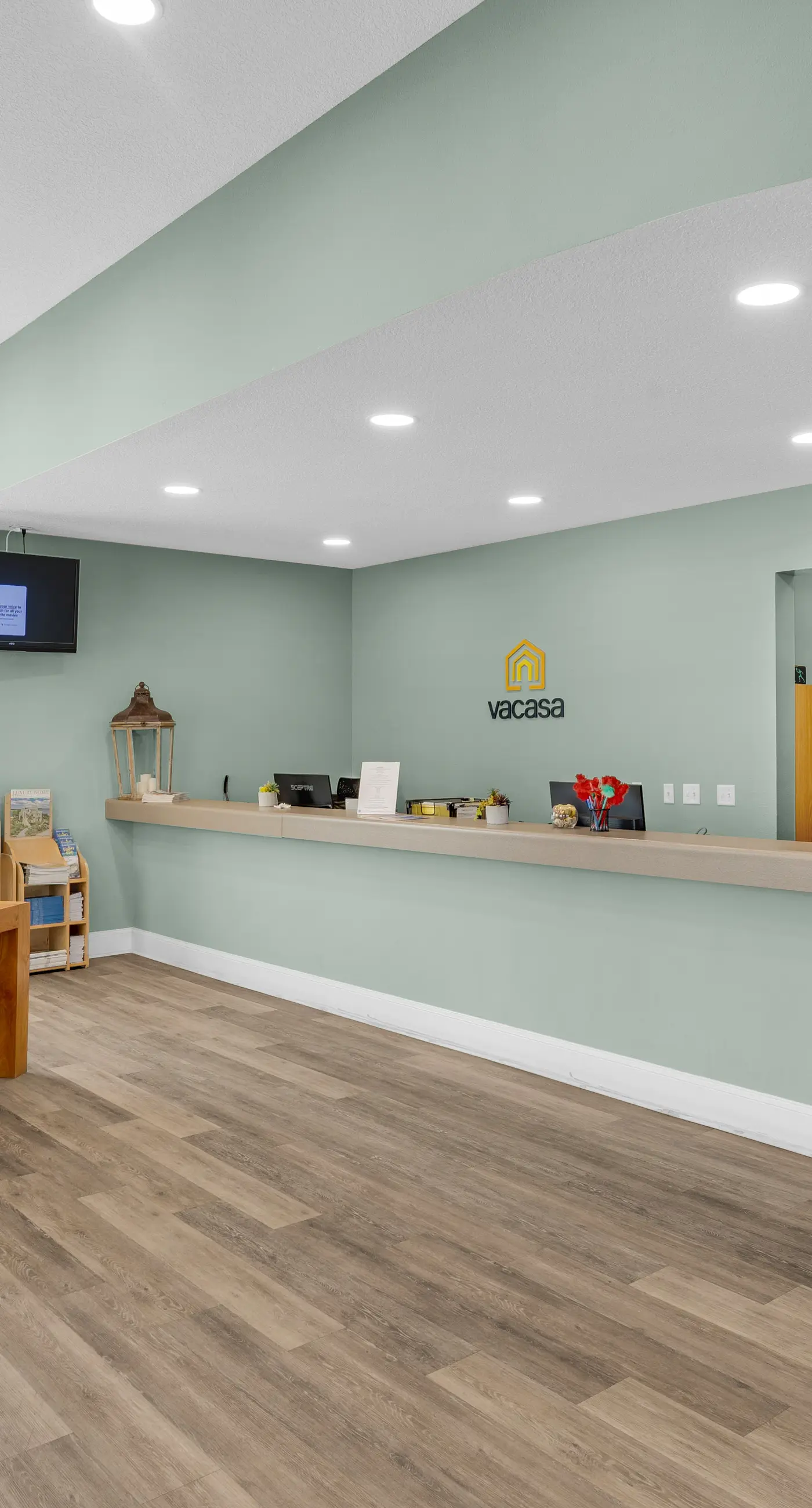 Gorgeous 3-bedroom condo with stunning view, spacious balcony & pickleball