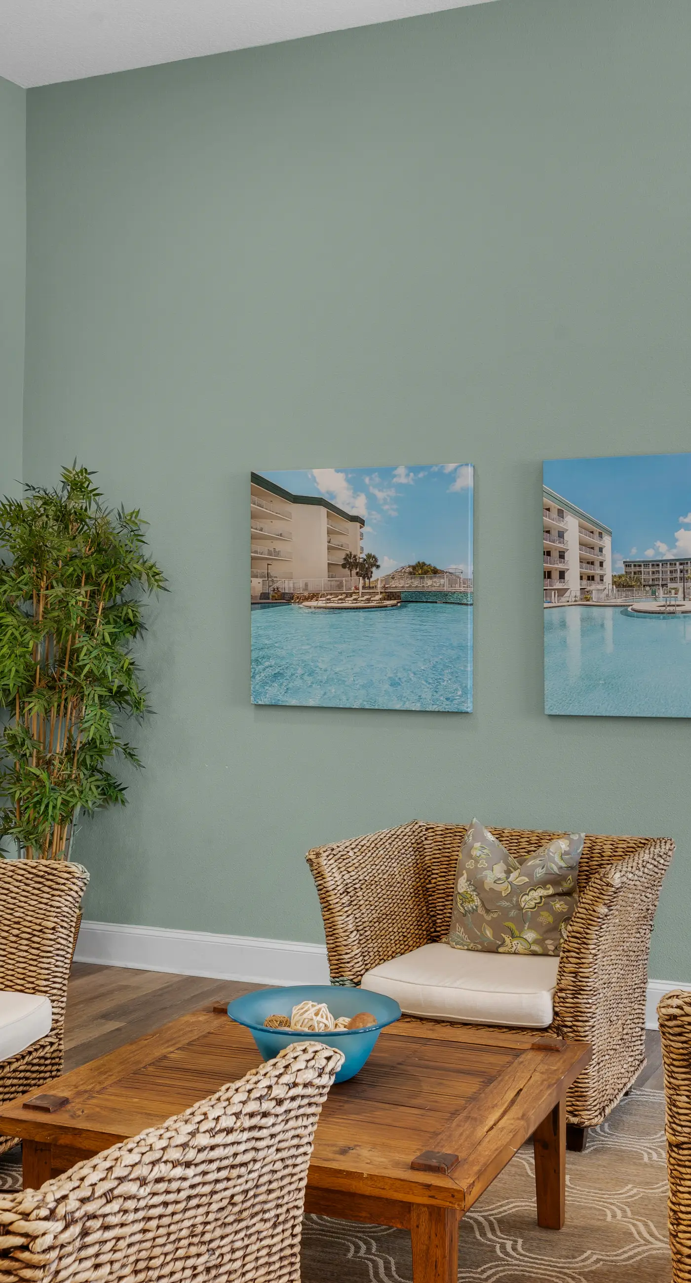 Gorgeous 3-bedroom condo with stunning view, spacious balcony & pickleball