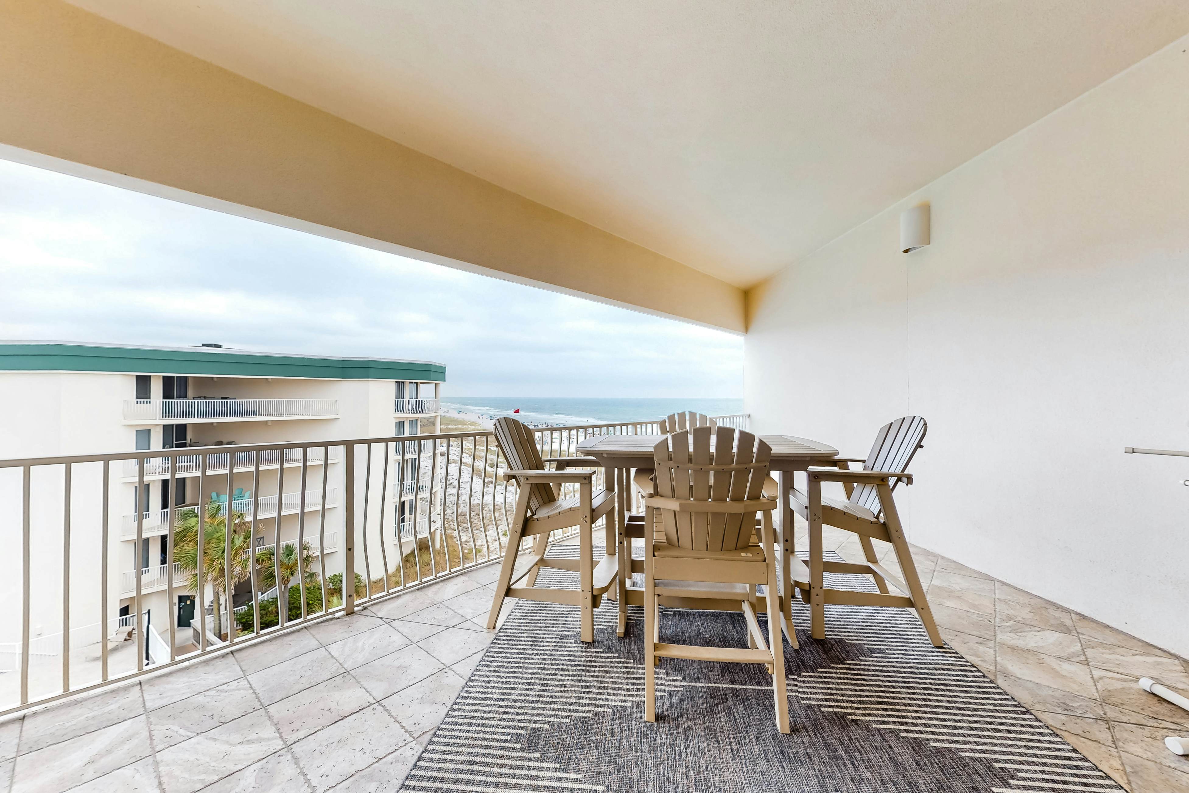 4th-floor condo with beach ambience, lagoon pool, gym, tennis & pickleball