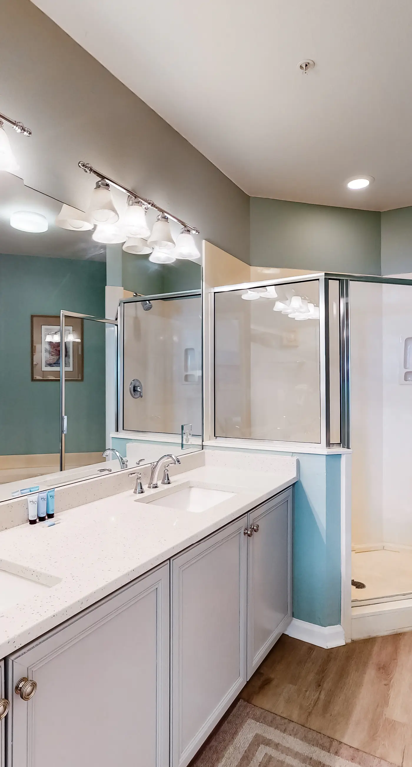 4th-floor condo with beach ambience, lagoon pool, gym, tennis & pickleball