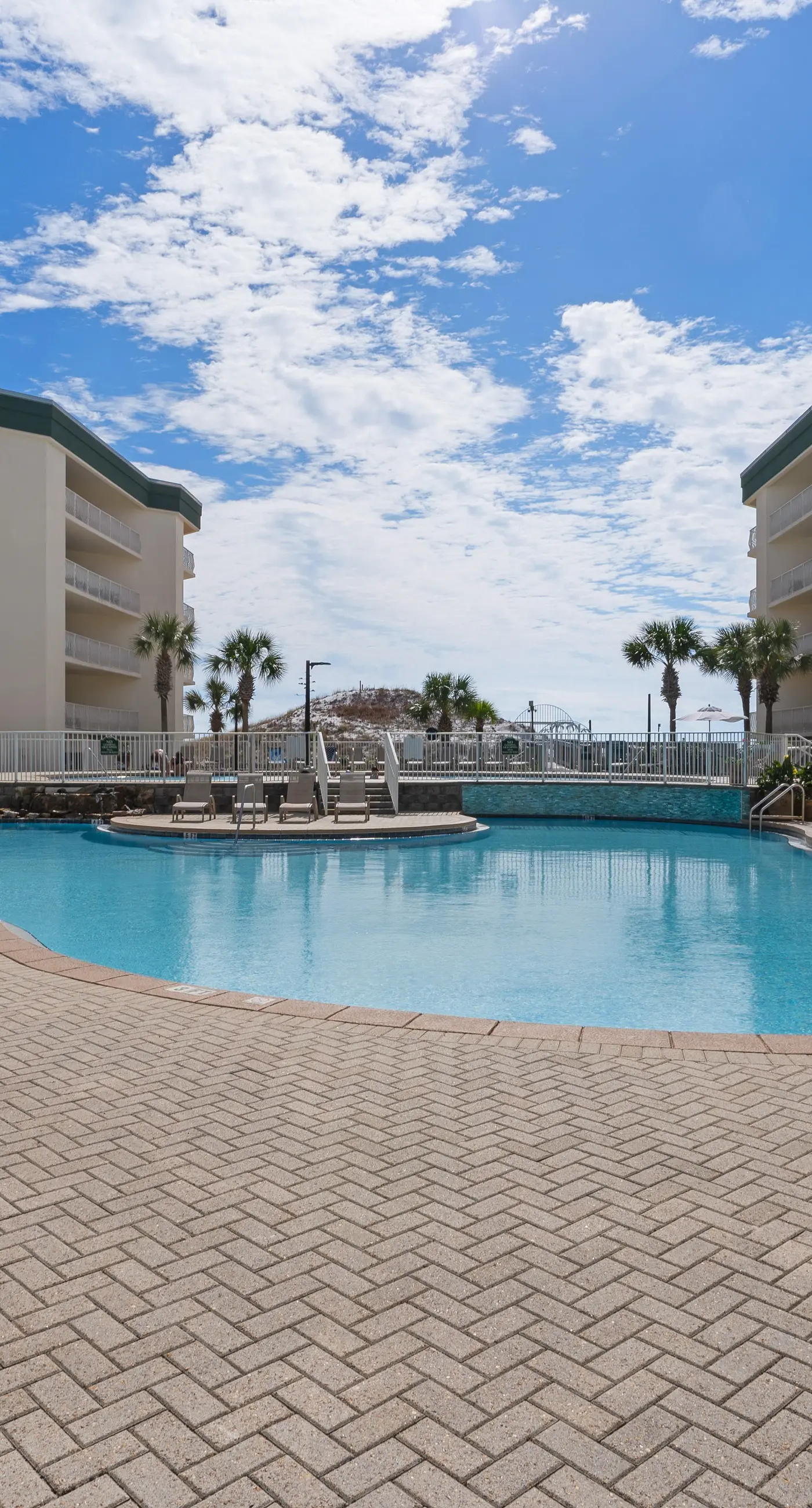 4th-floor condo with beach ambience, lagoon pool, gym, tennis & pickleball