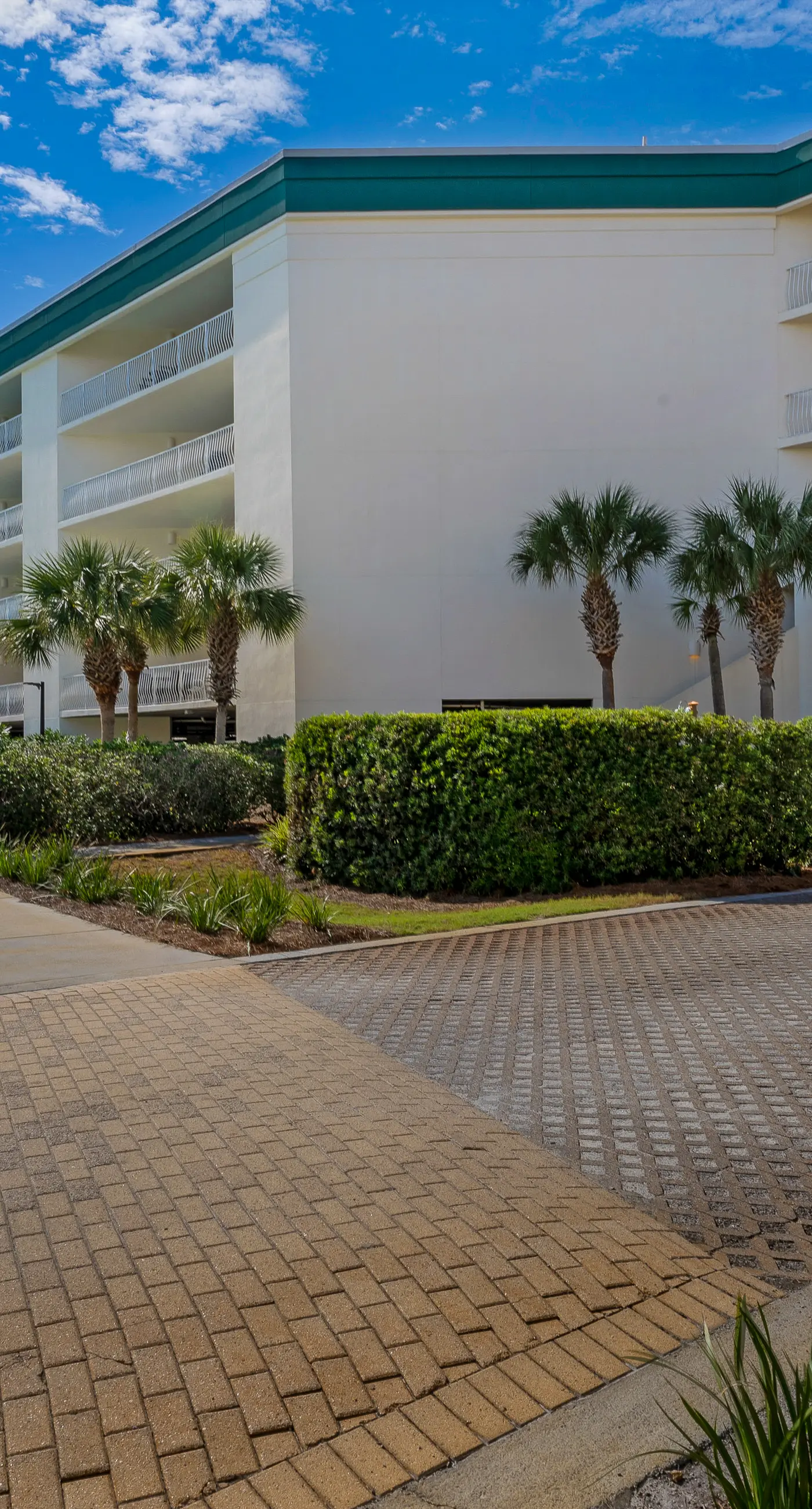 Attractive home with spacious balcony, pool view & pickleball - near beach