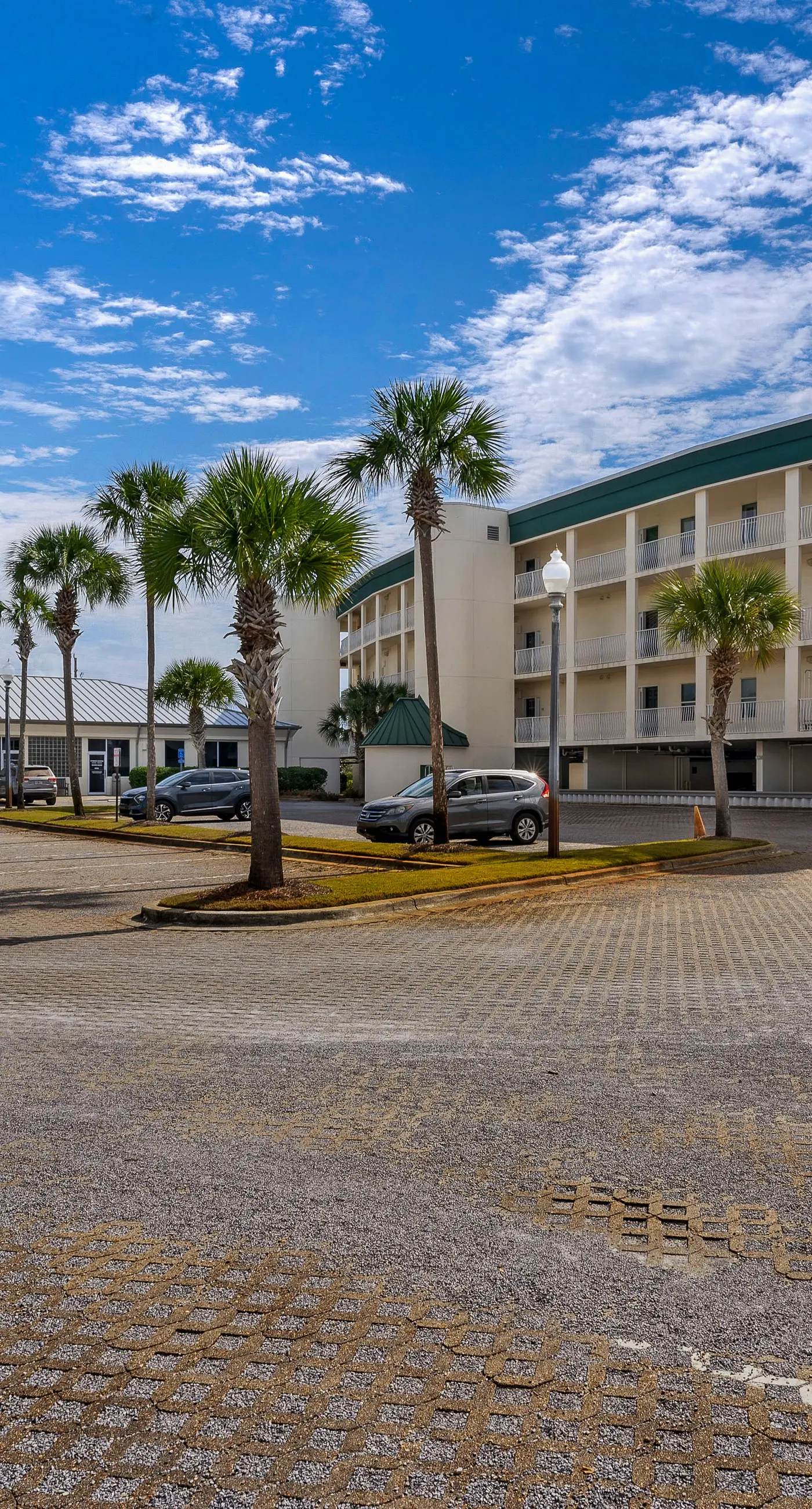 Attractive home with spacious balcony, pool view & pickleball - near beach