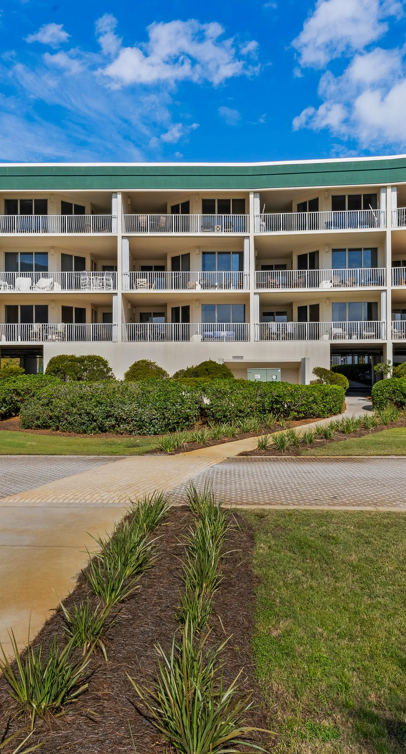 Attractive home with spacious balcony, pool view & pickleball - near beach