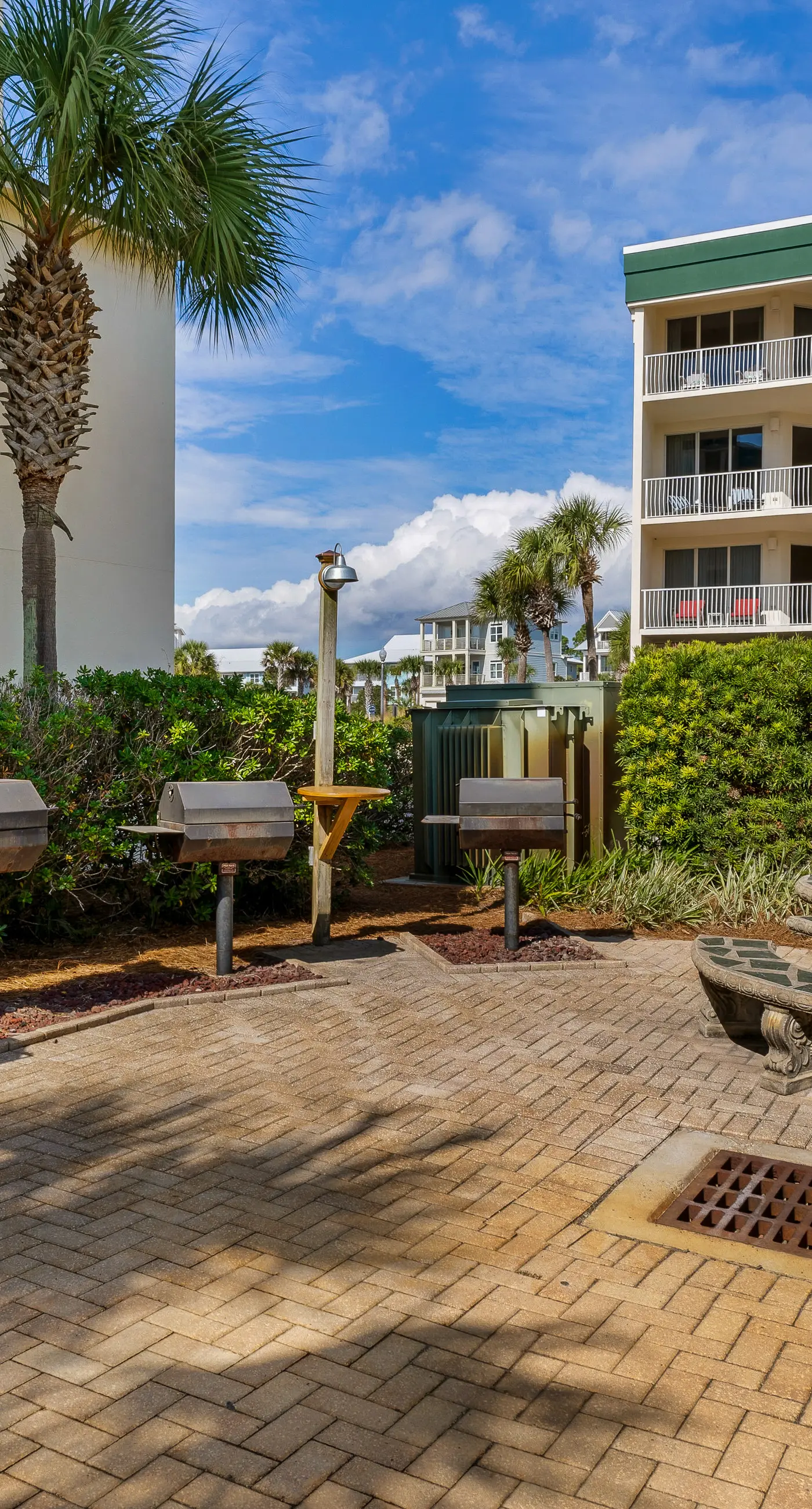 Attractive home with spacious balcony, pool view & pickleball - near beach