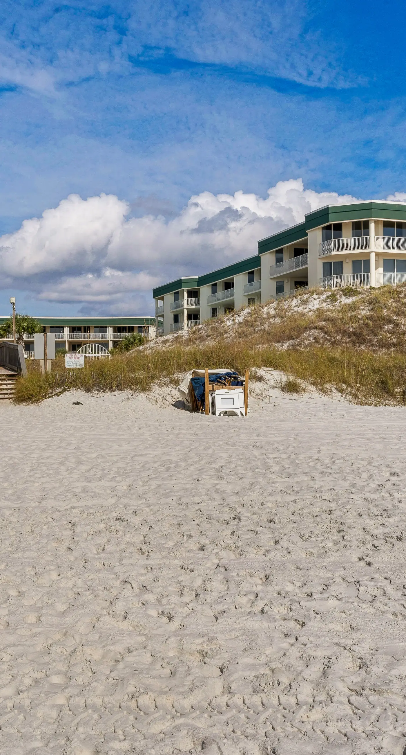 Attractive home with spacious balcony, pool view & pickleball - near beach
